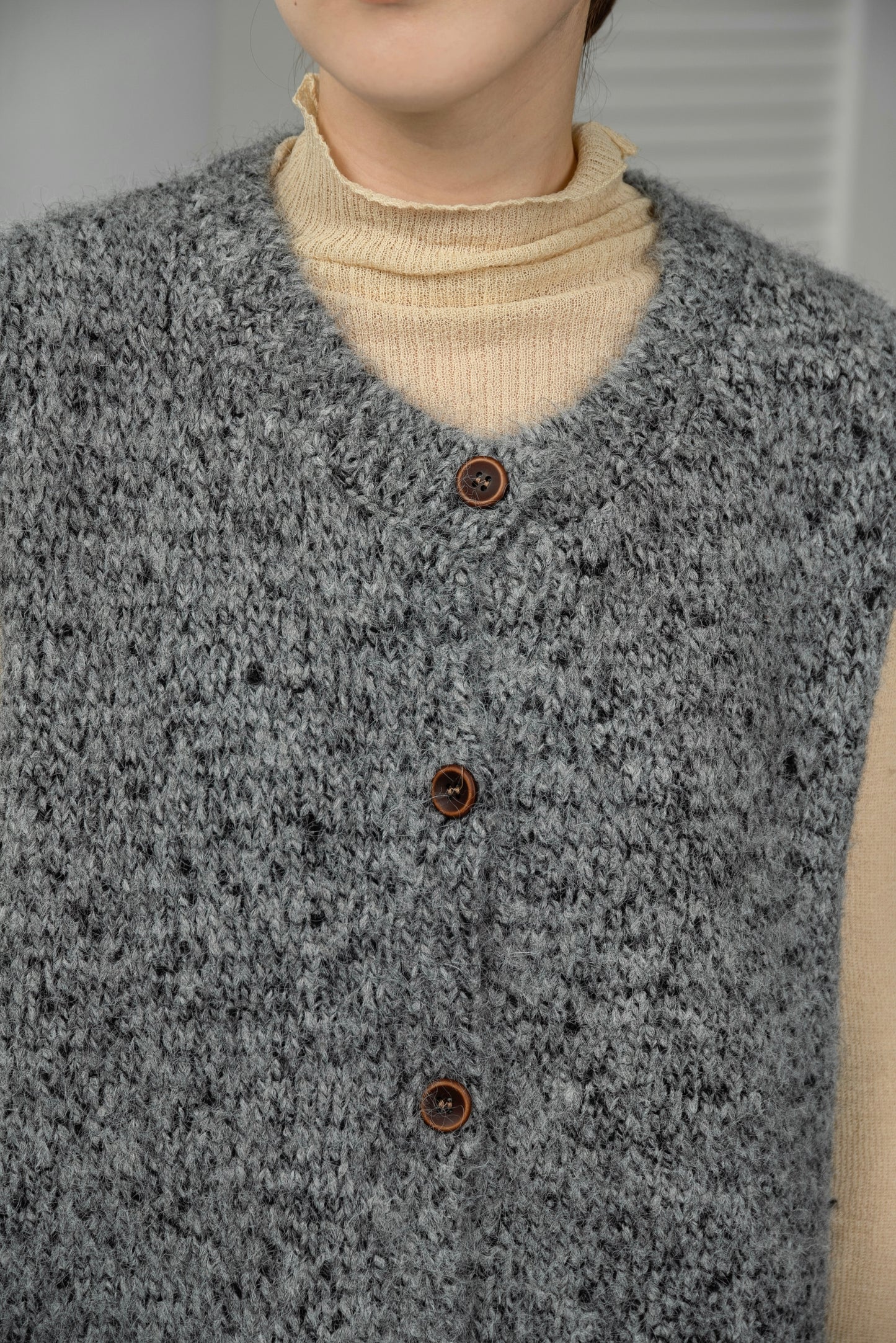 fluffy mix wood like button knit vest