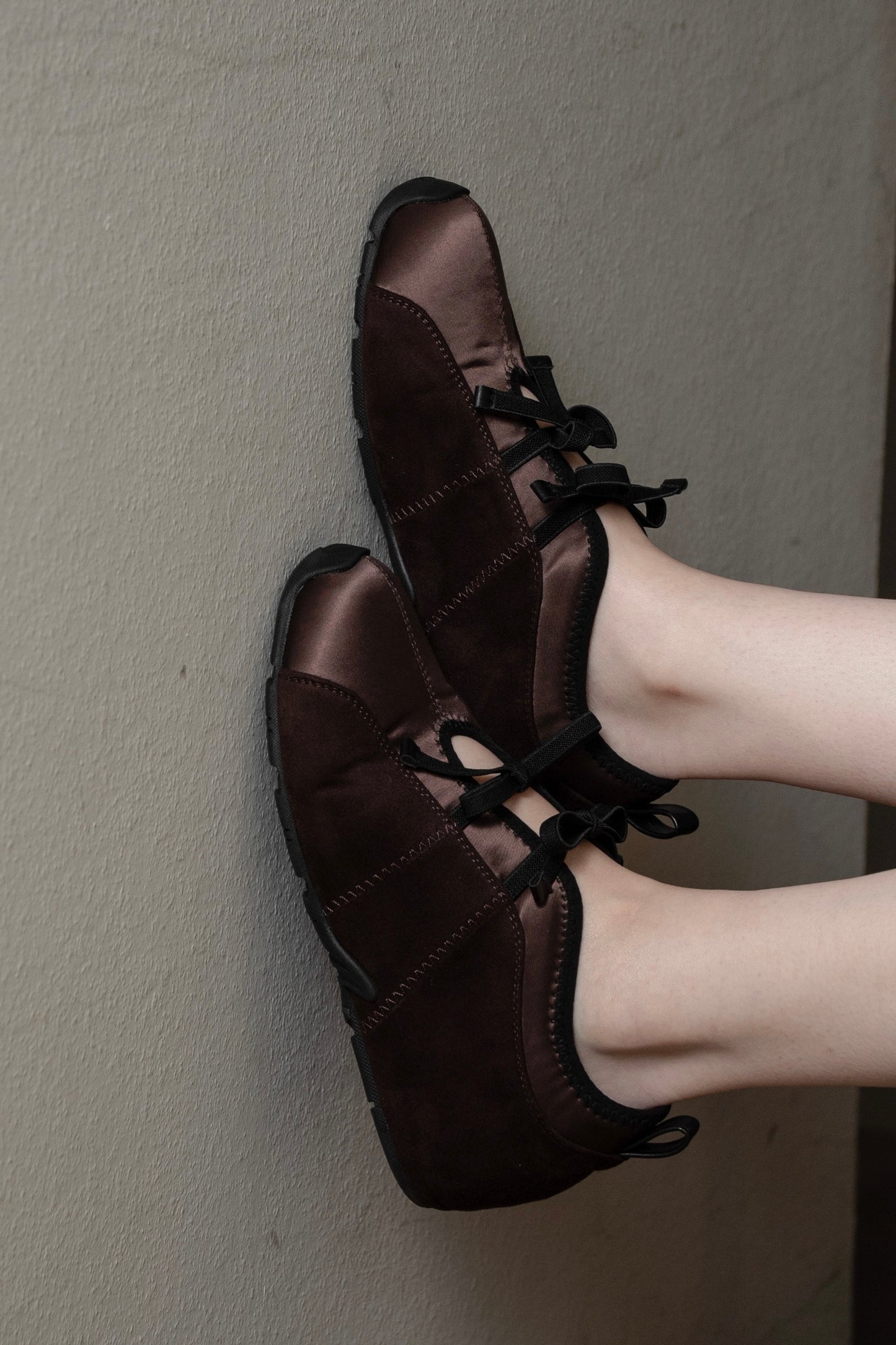 different material double ribbon sneaker
