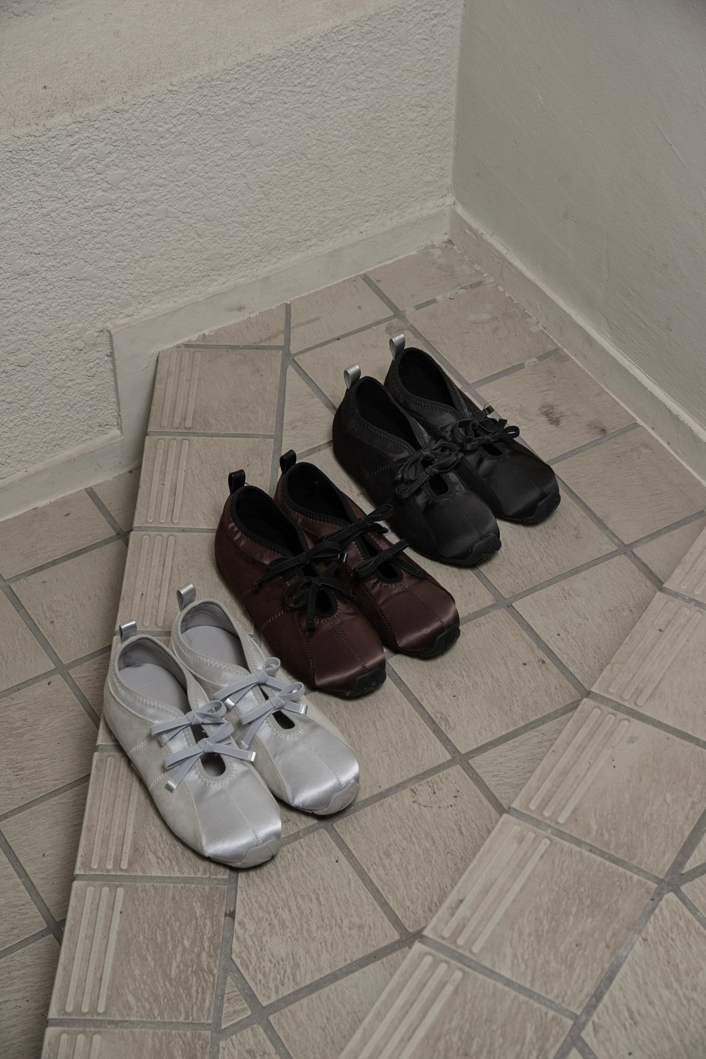different material double ribbon sneaker