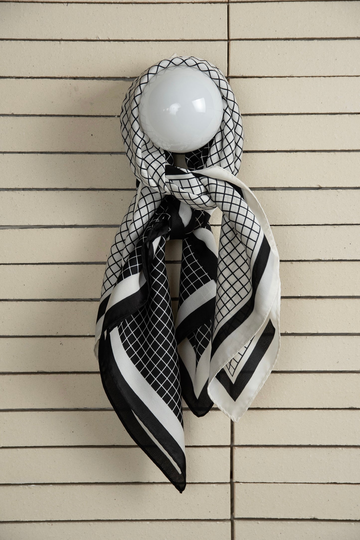 square pattern accent line scarf
