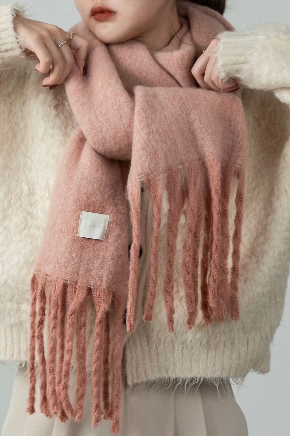 bulky volume fringe muffler