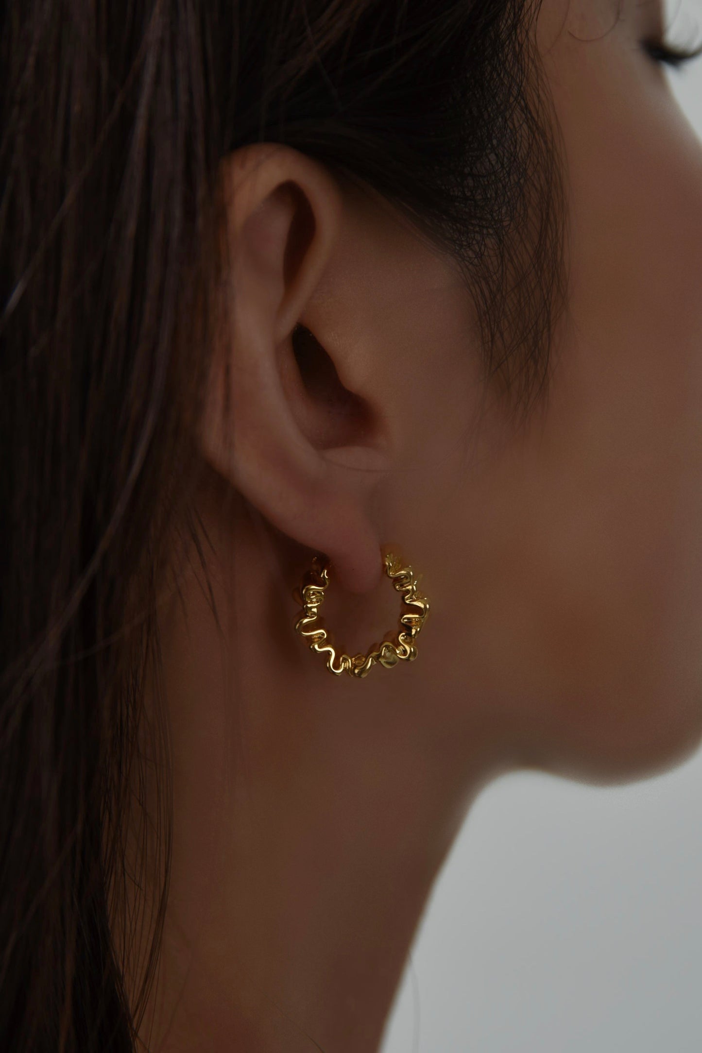 wavy round pierce