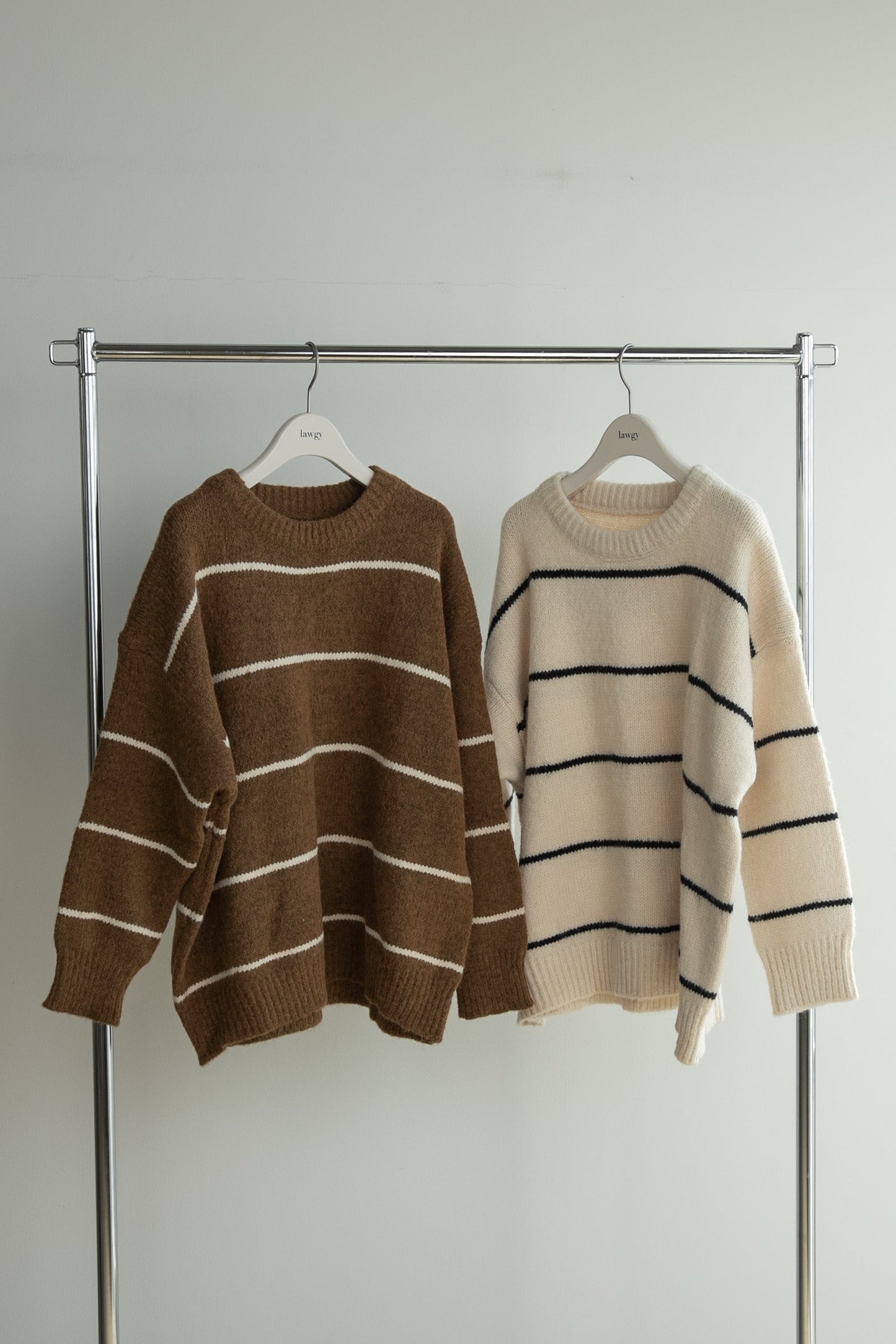 bi color thin border knit
