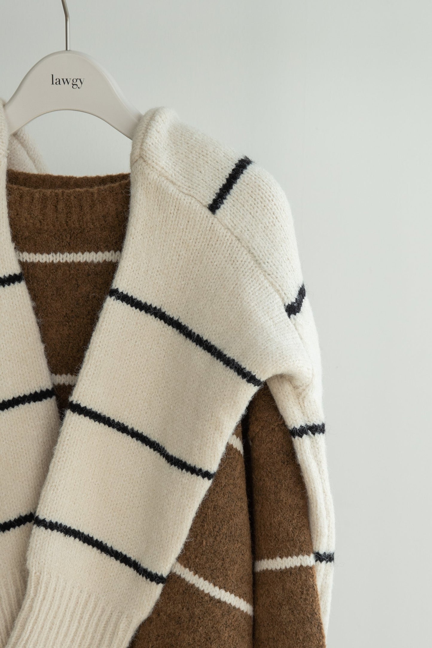 bi color thin border knit