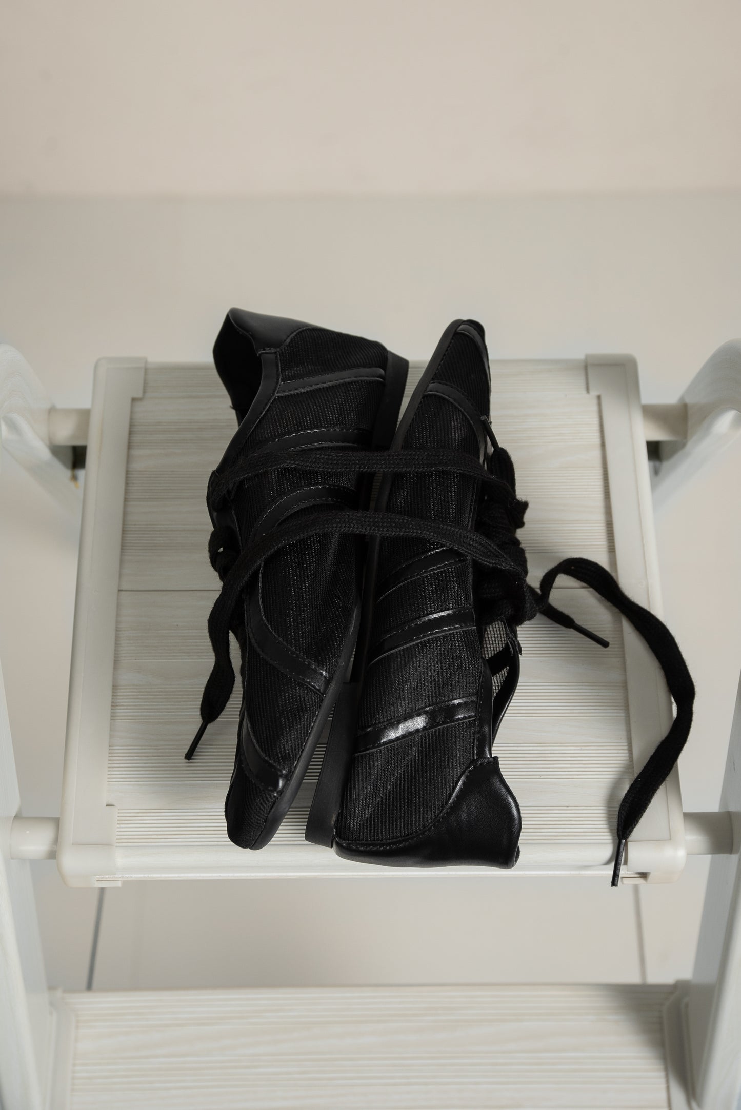 mesh line accent sneaker