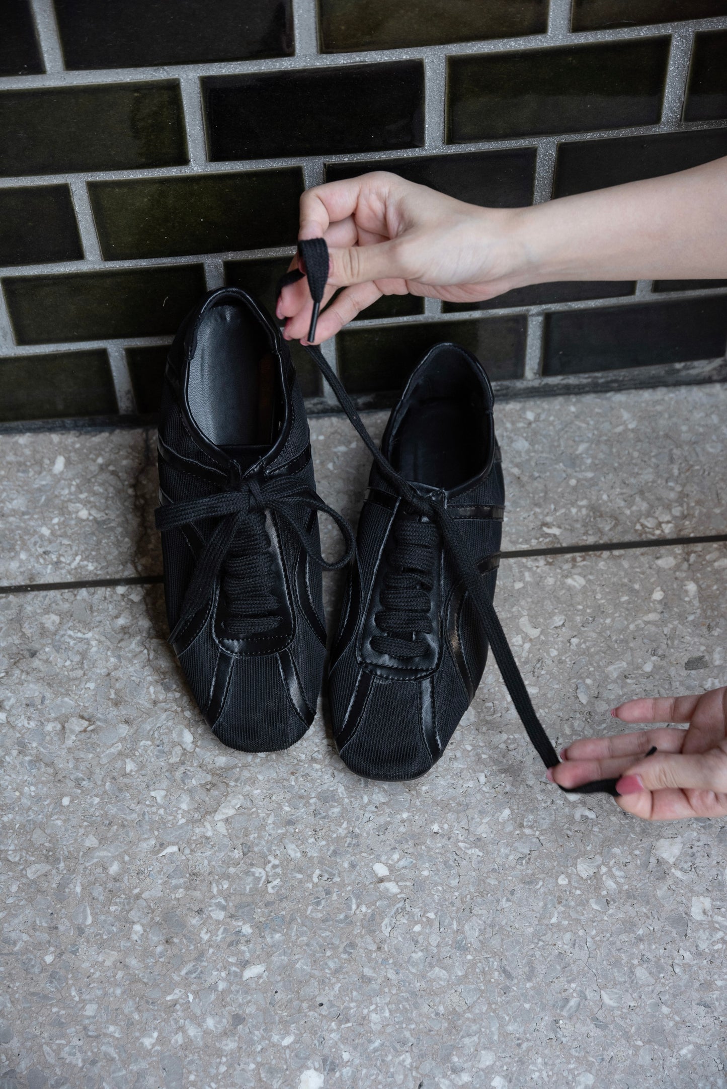 mesh line accent sneaker