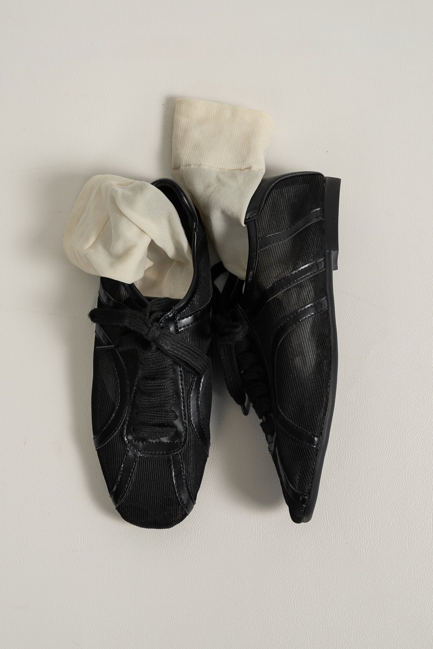mesh line accent sneaker