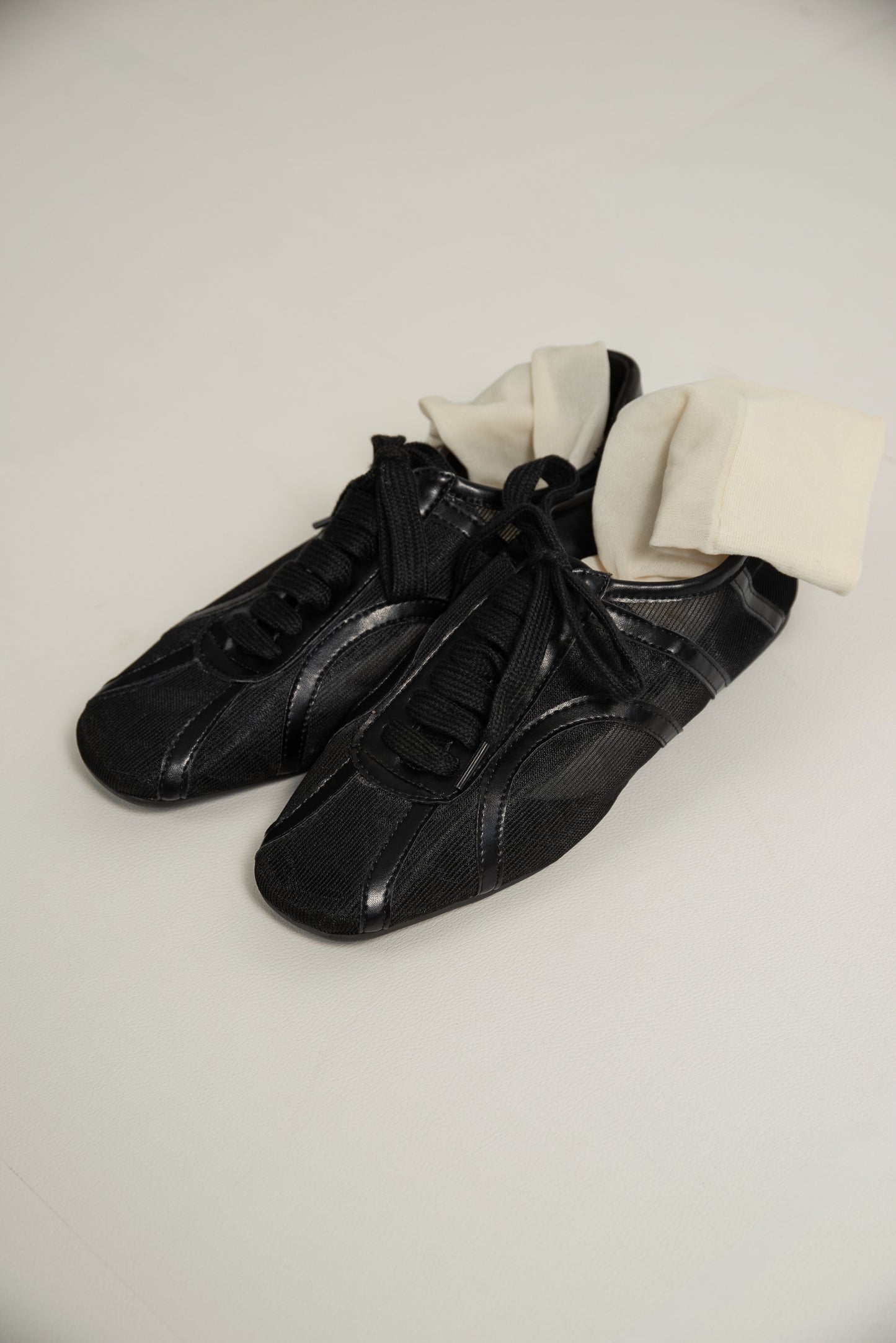 mesh line accent sneaker