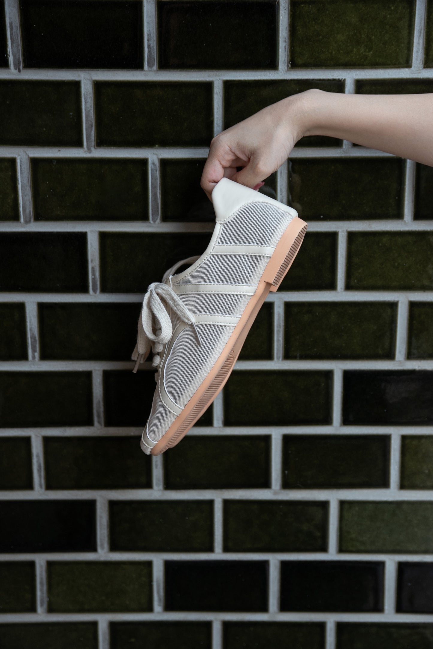 mesh line accent sneaker