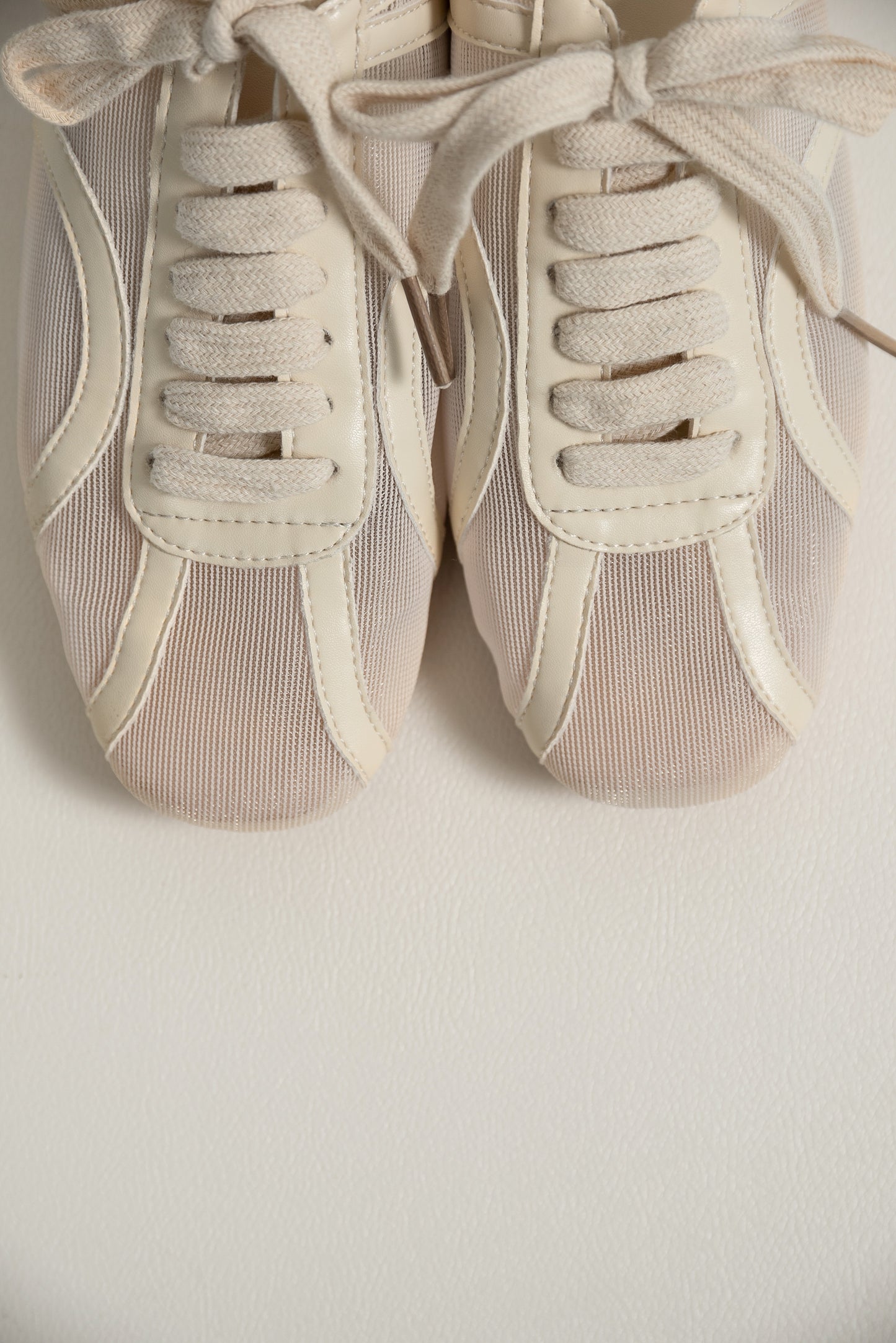 mesh line accent sneaker