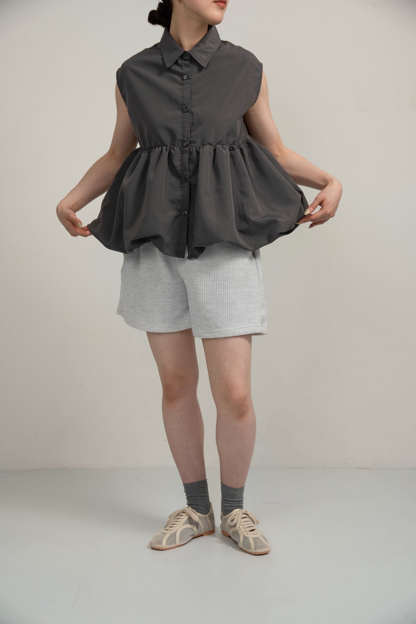 nosleeve balloon shirt