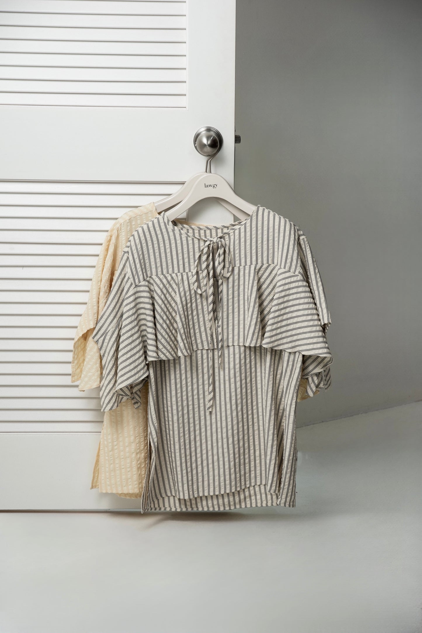 unevenness stripe frill ribbon blouse