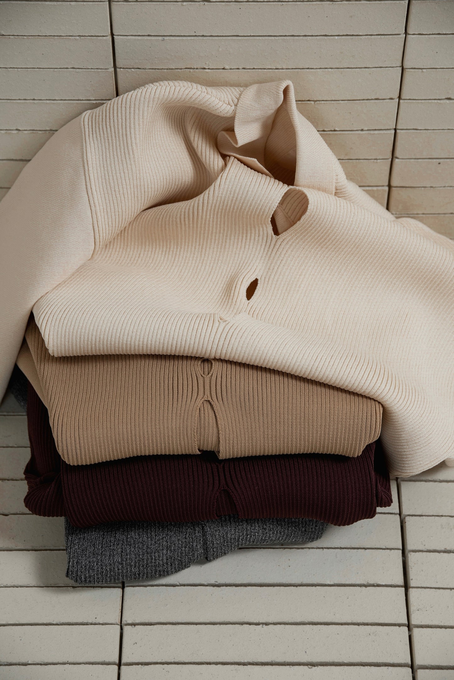 perforated collar puff sleeve knit