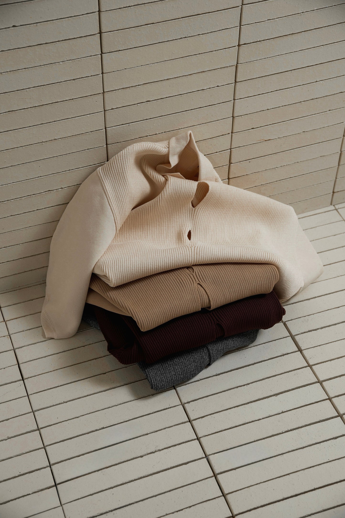 perforated collar puff sleeve knit