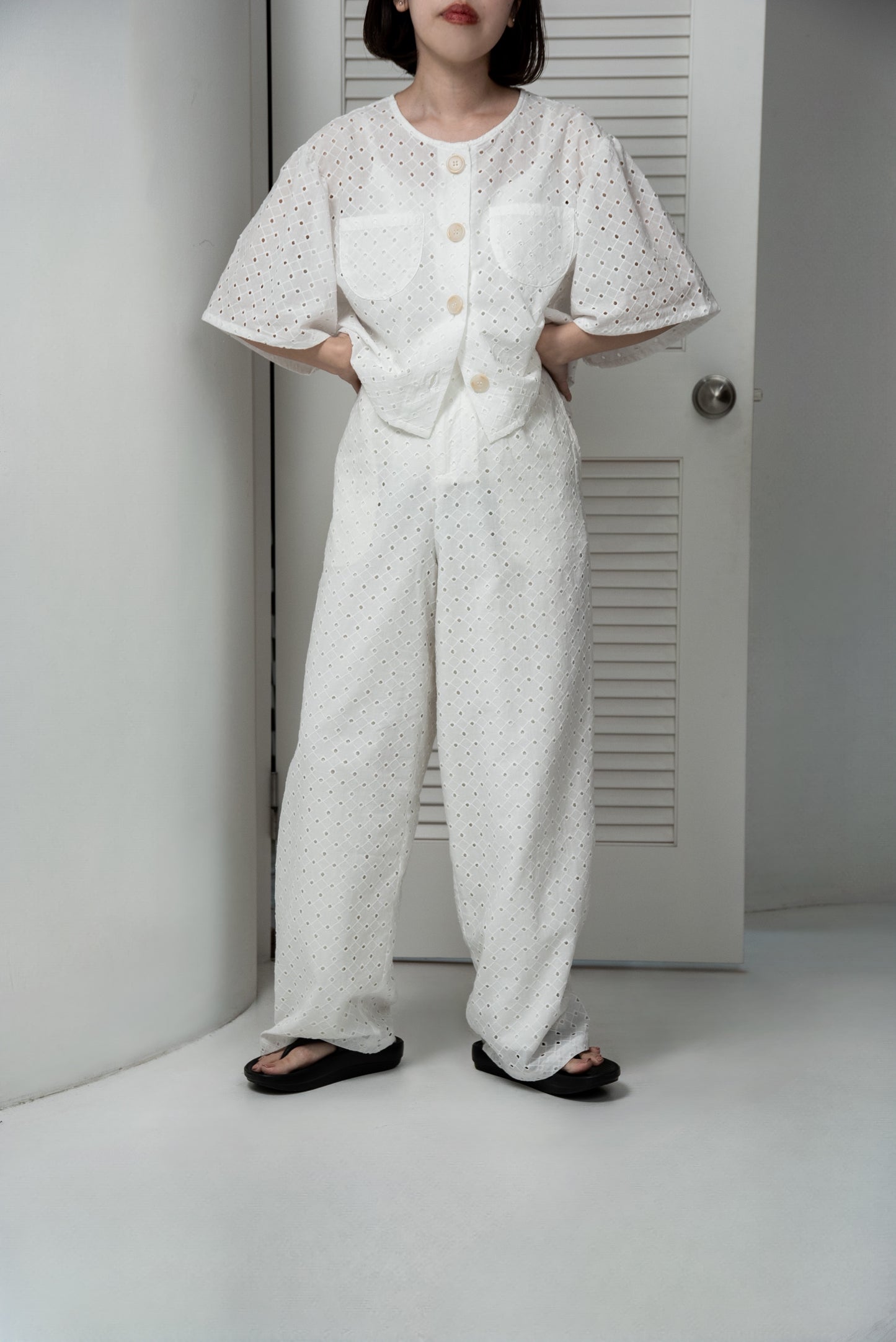 embroidery button point straight pants