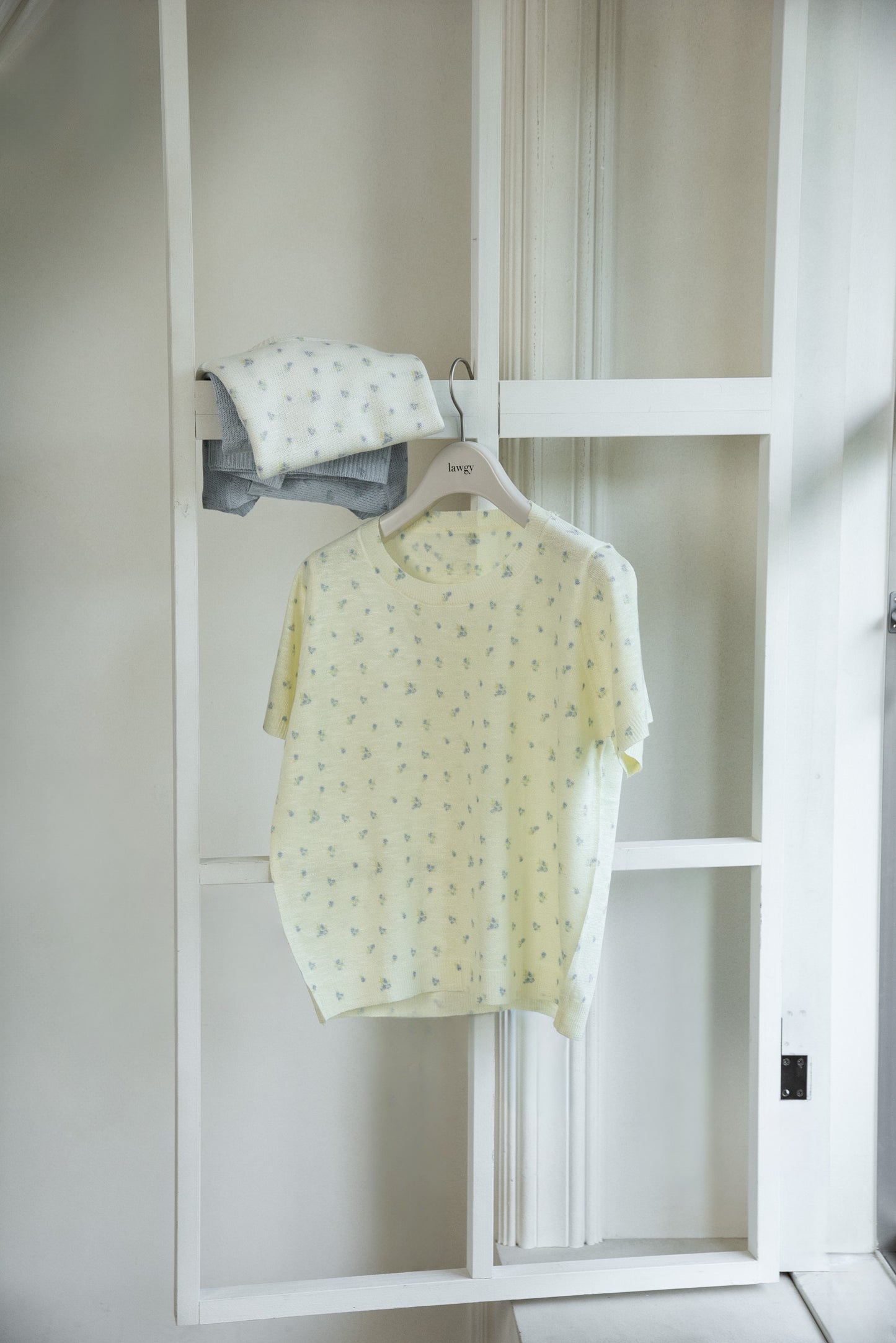 small floral pattern round neck tops