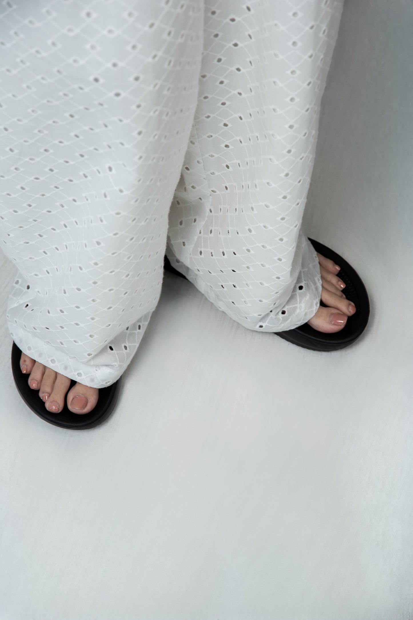 embroidery button point straight pants