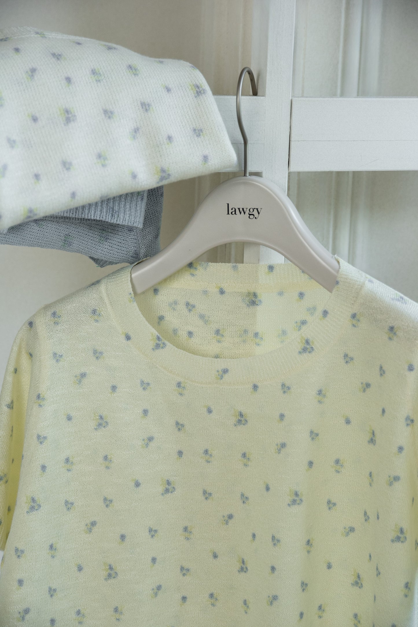 small floral pattern round neck tops