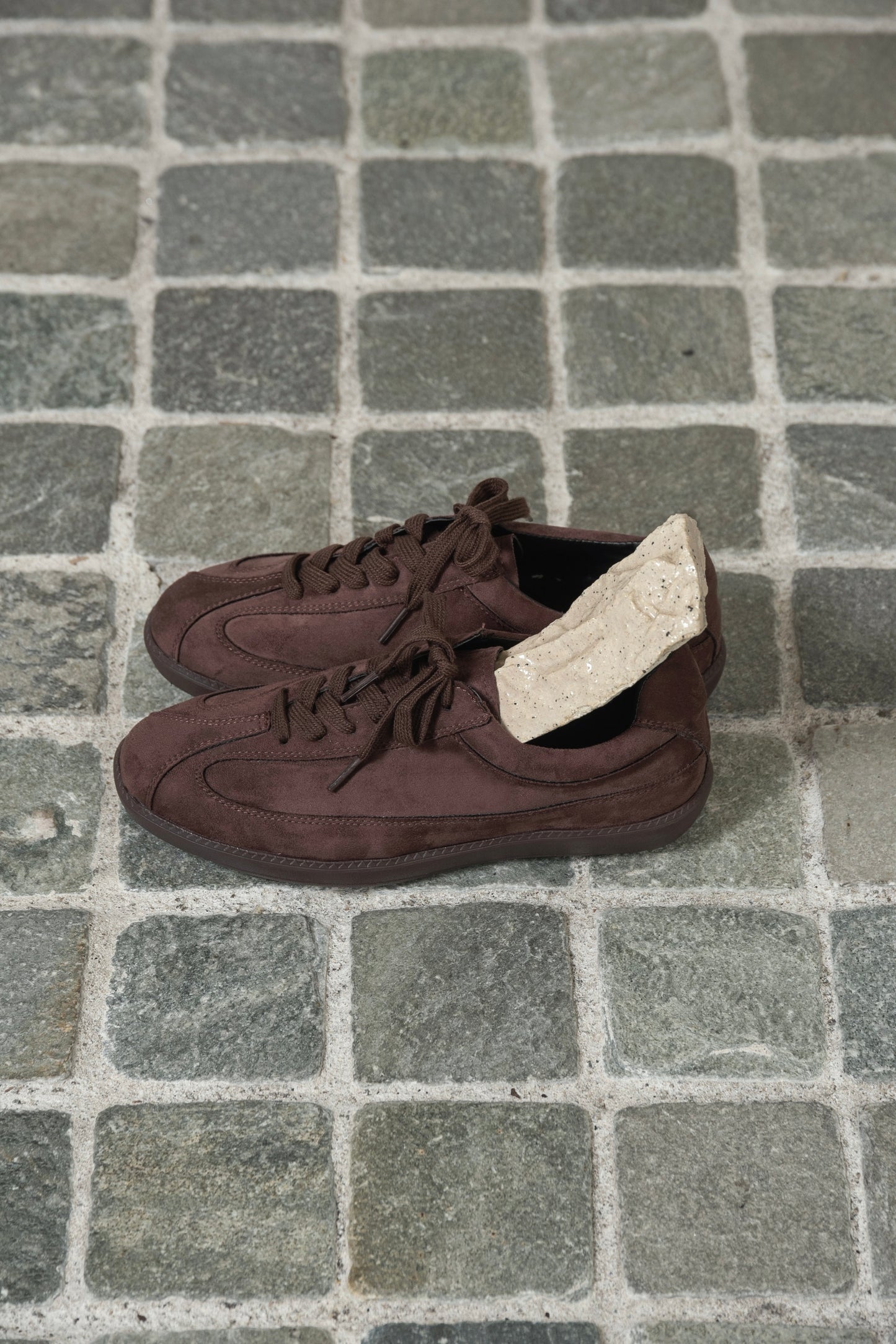 brushed slender sneaker
