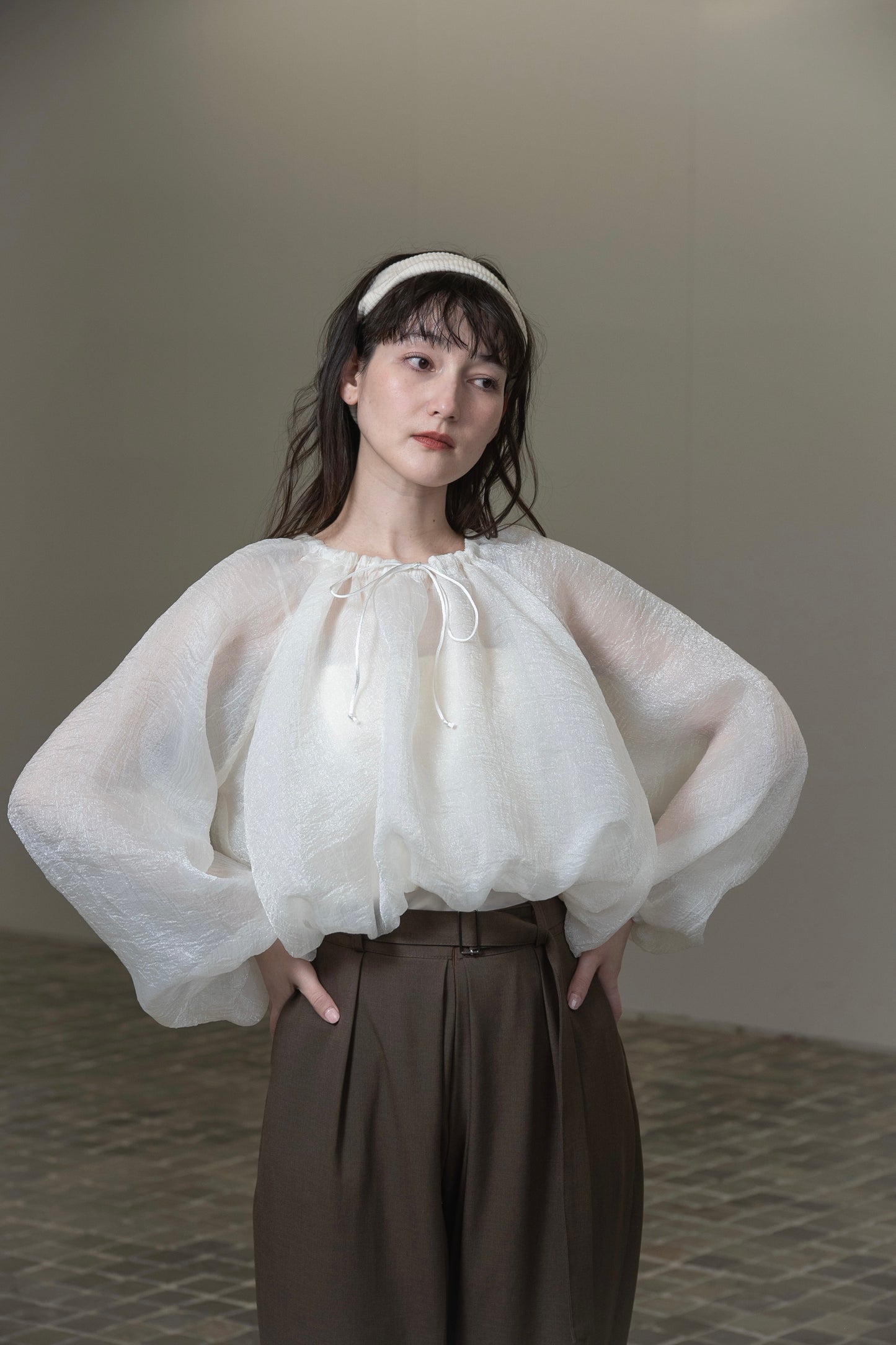 hem balloon volume sheer blouse
