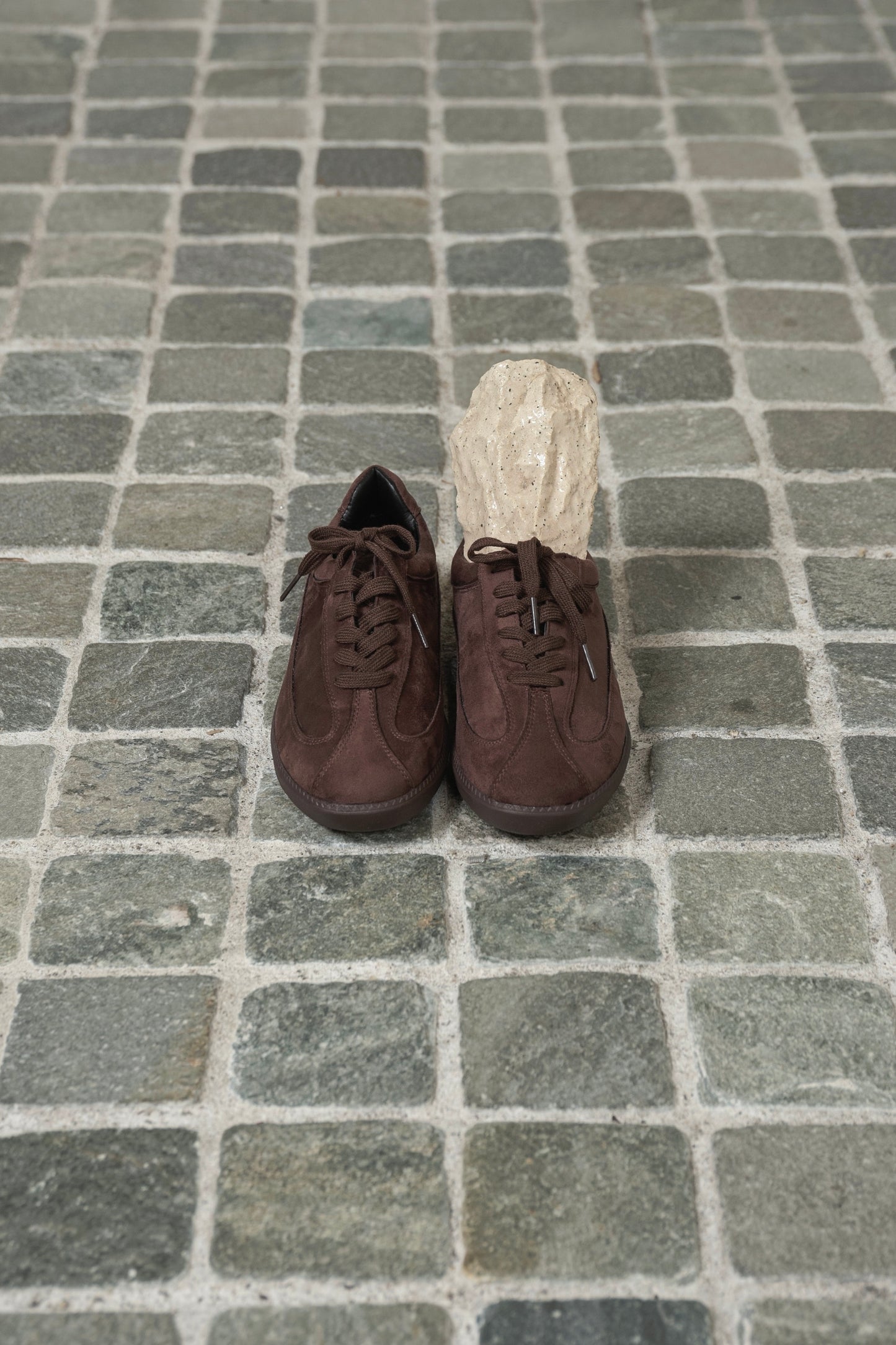 brushed slender sneaker