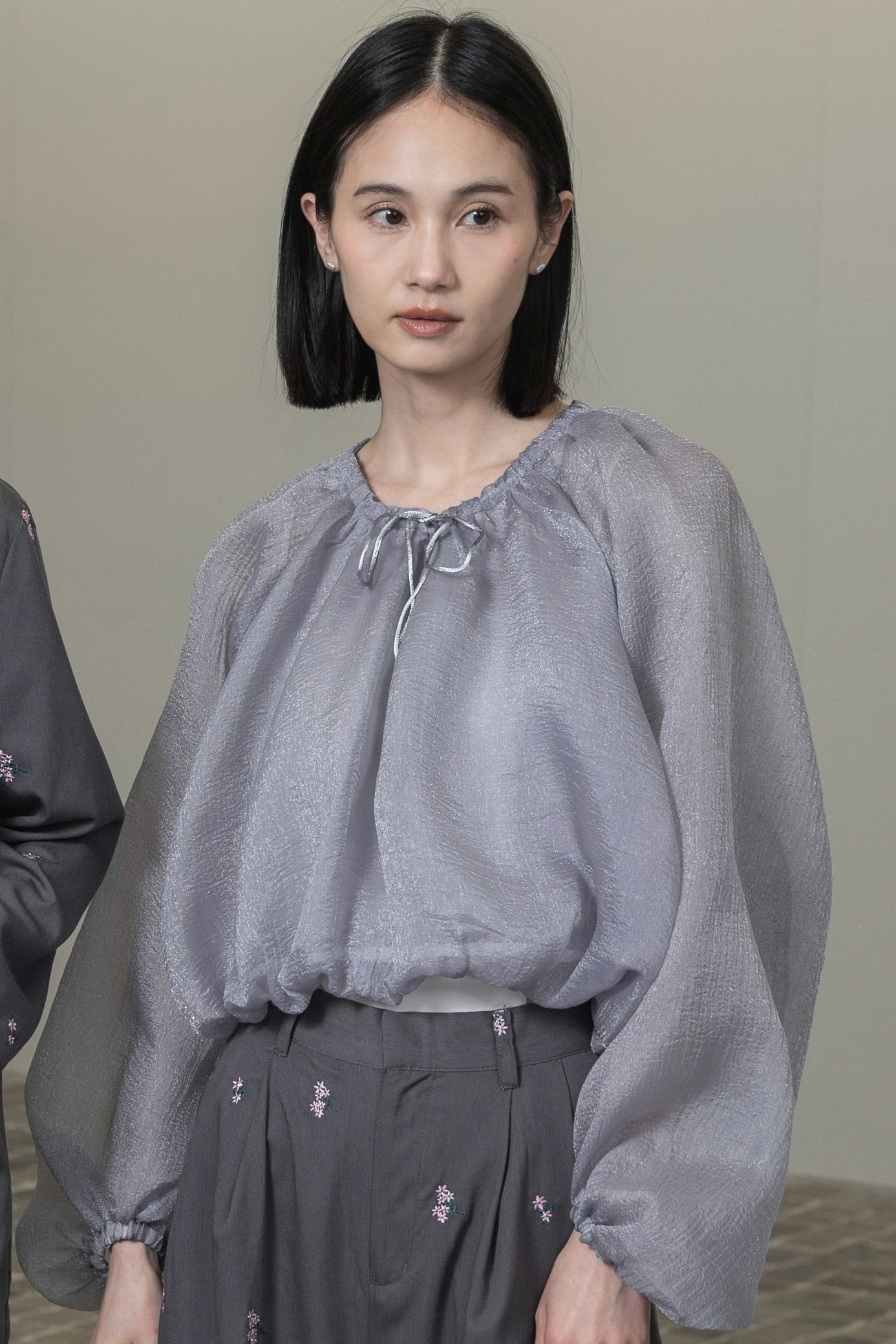 hem balloon volume sheer blouse