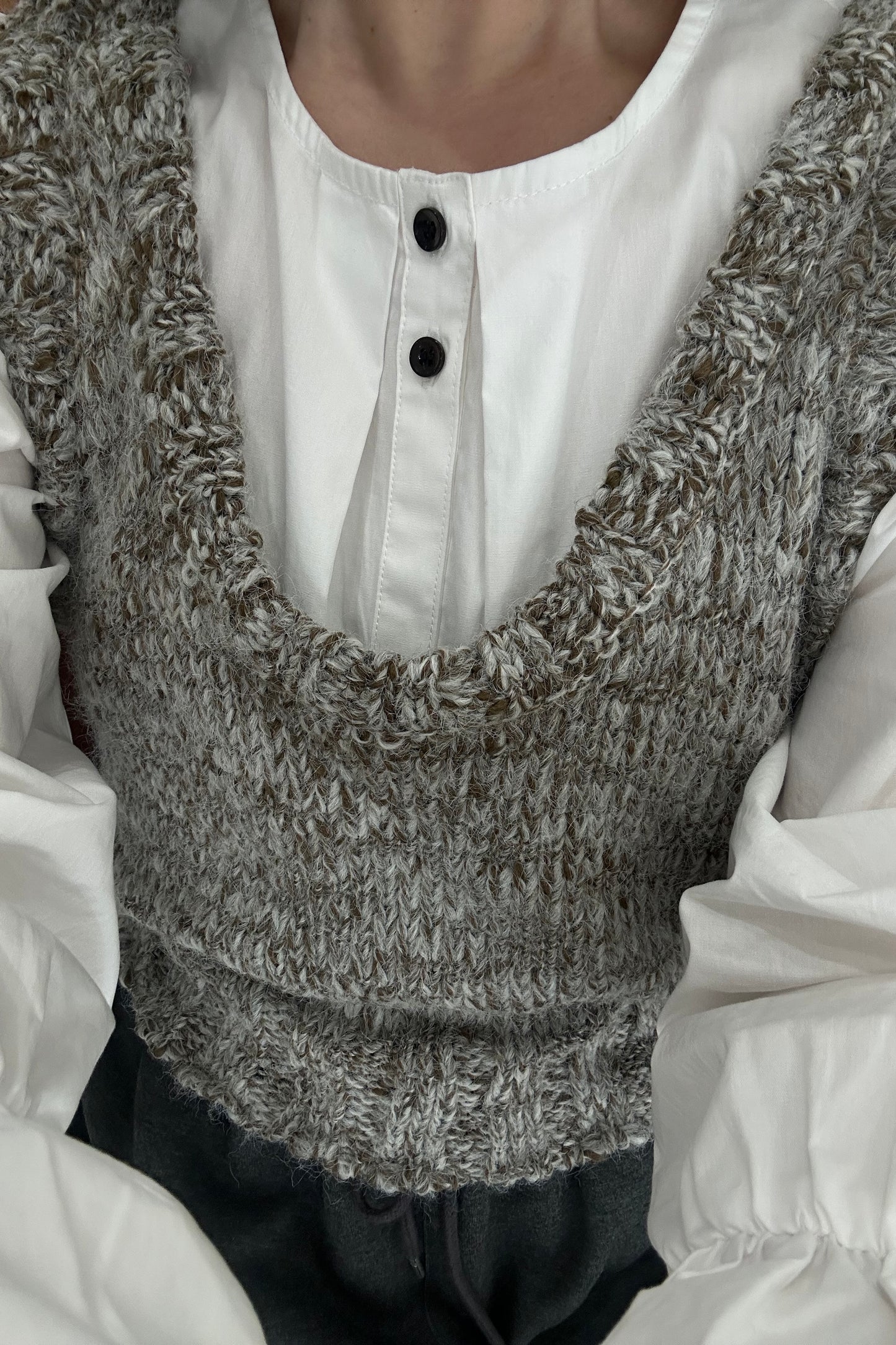 mix uneck knit vest