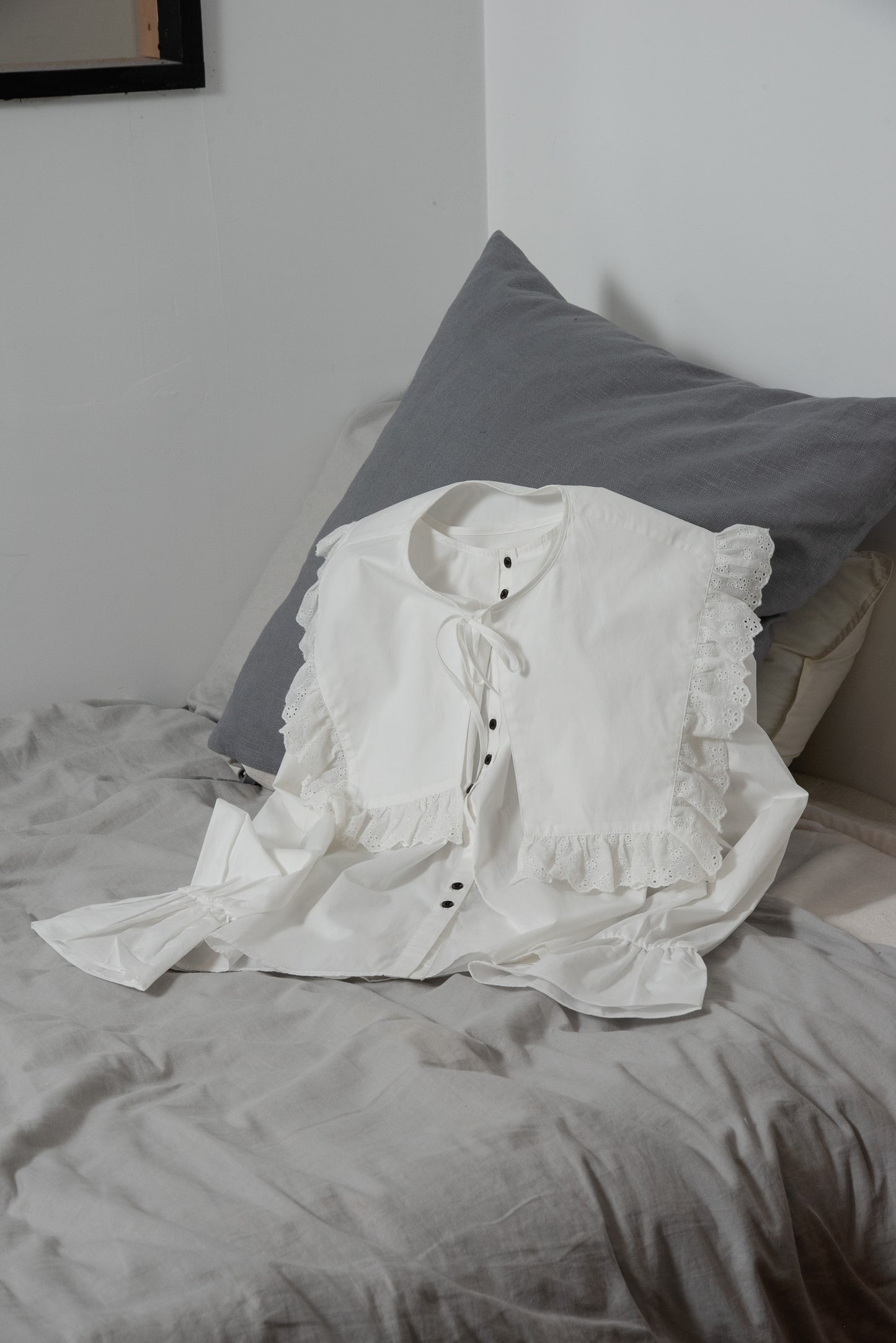multiway big collar accent button blouse