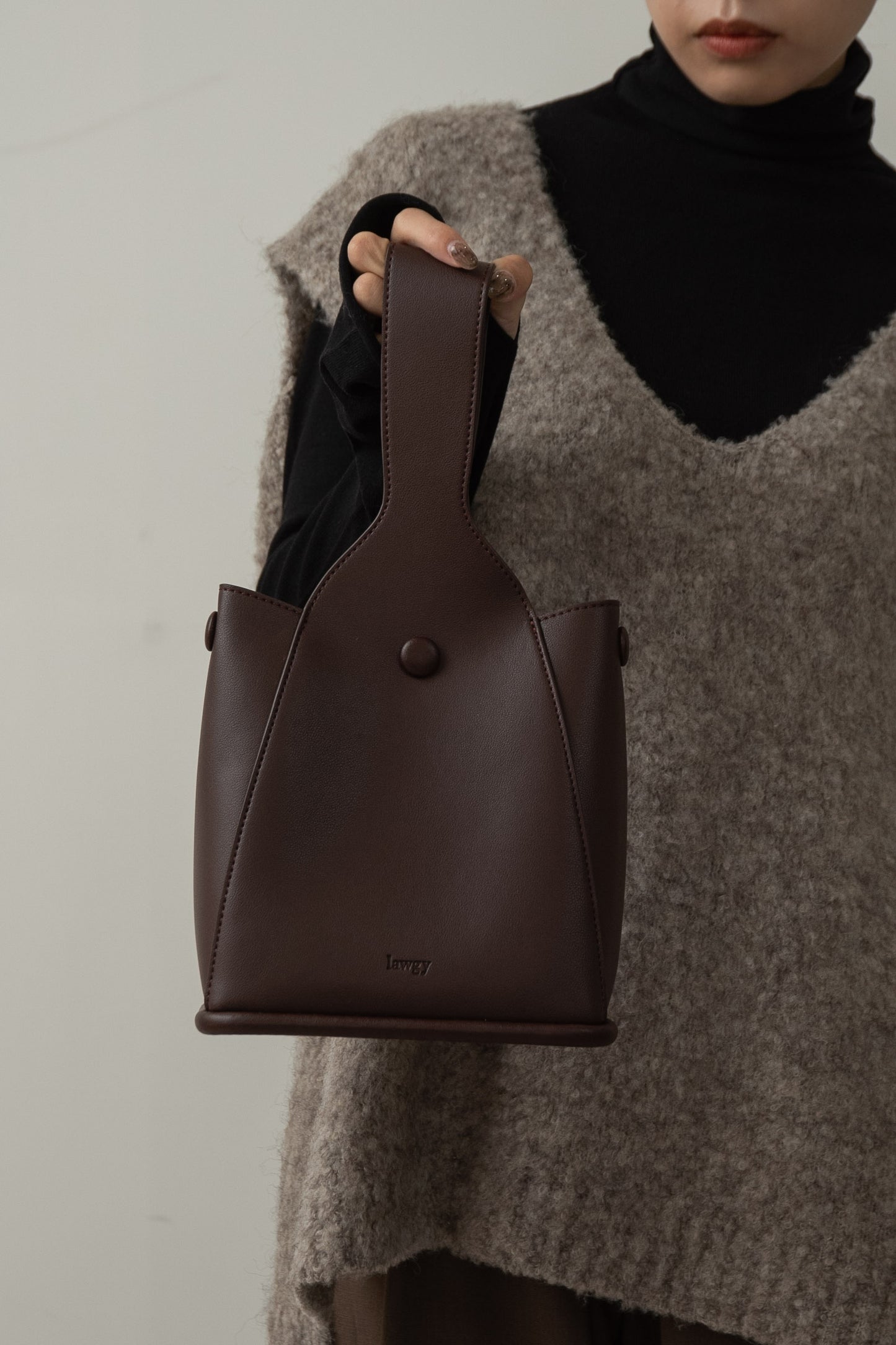 one handle button arrange bag