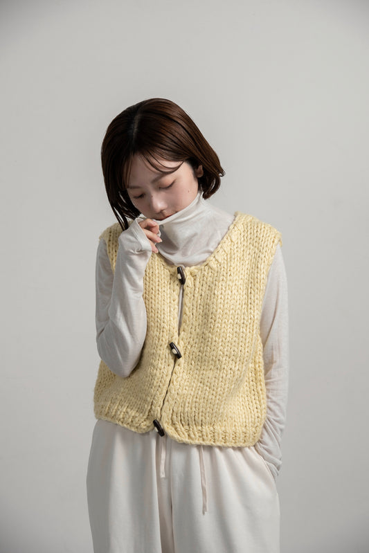 wood button chunky knit vest