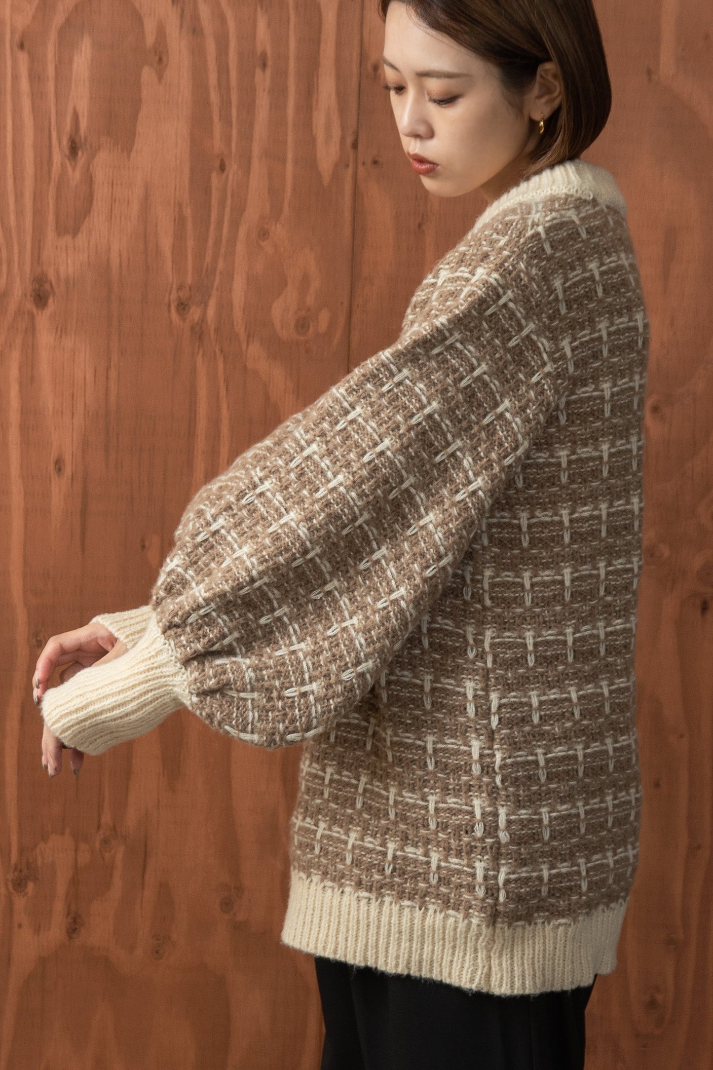 mix checked sleeve knit