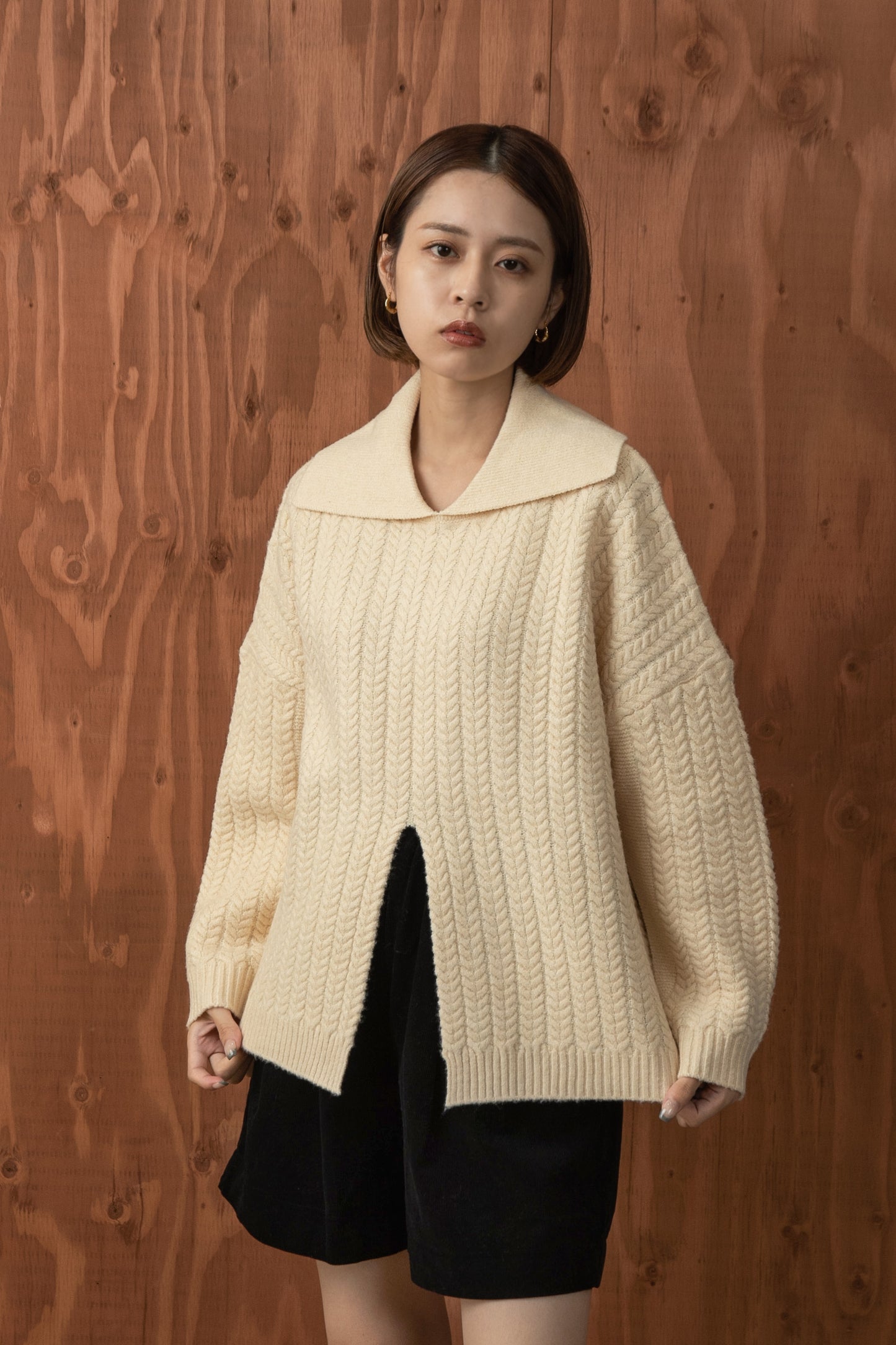 center slit collar knit