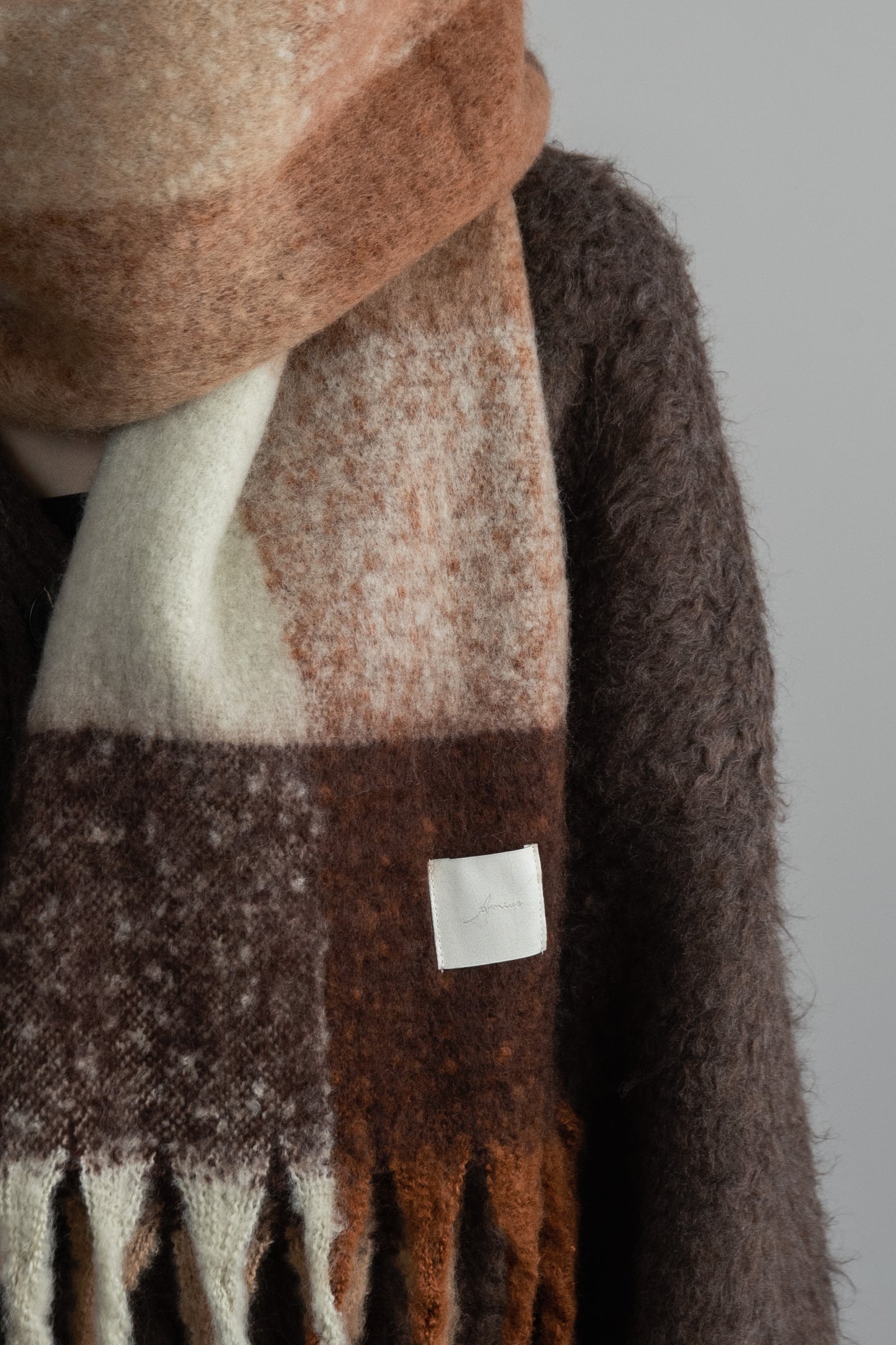 bulky volume fringe muffler