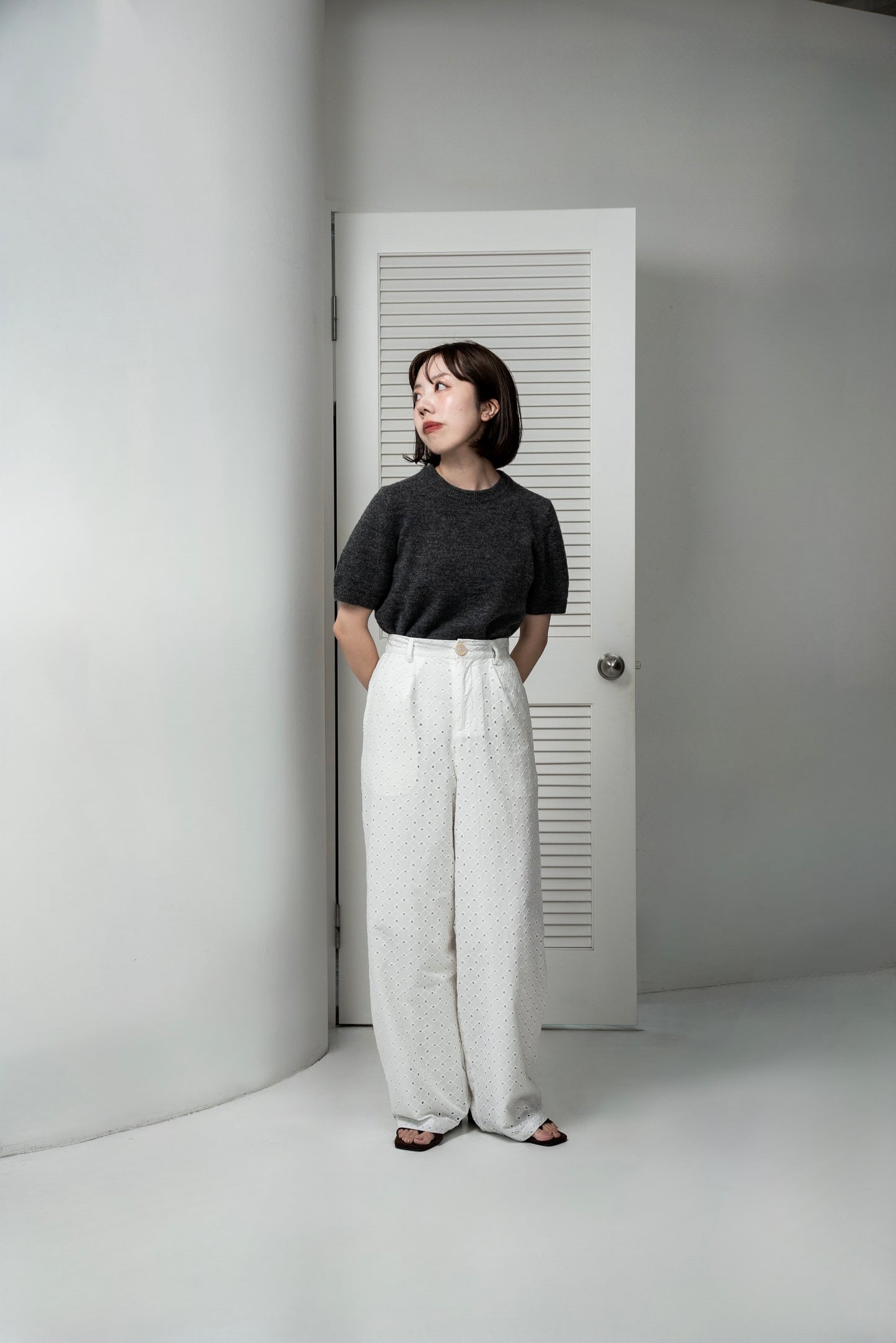 embroidery button point straight pants