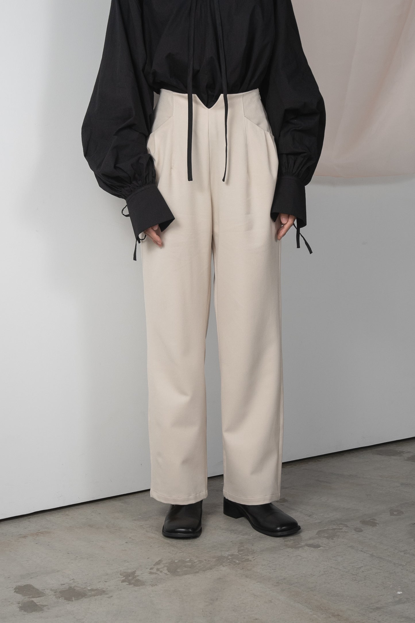 pocket tuck tapered pants