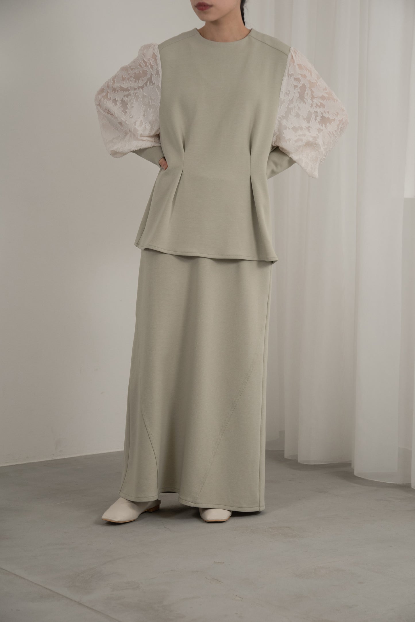 design line tuck flare skirt