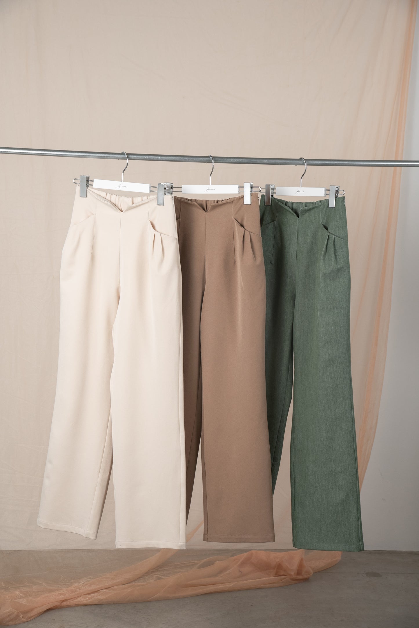 pocket tuck tapered pants