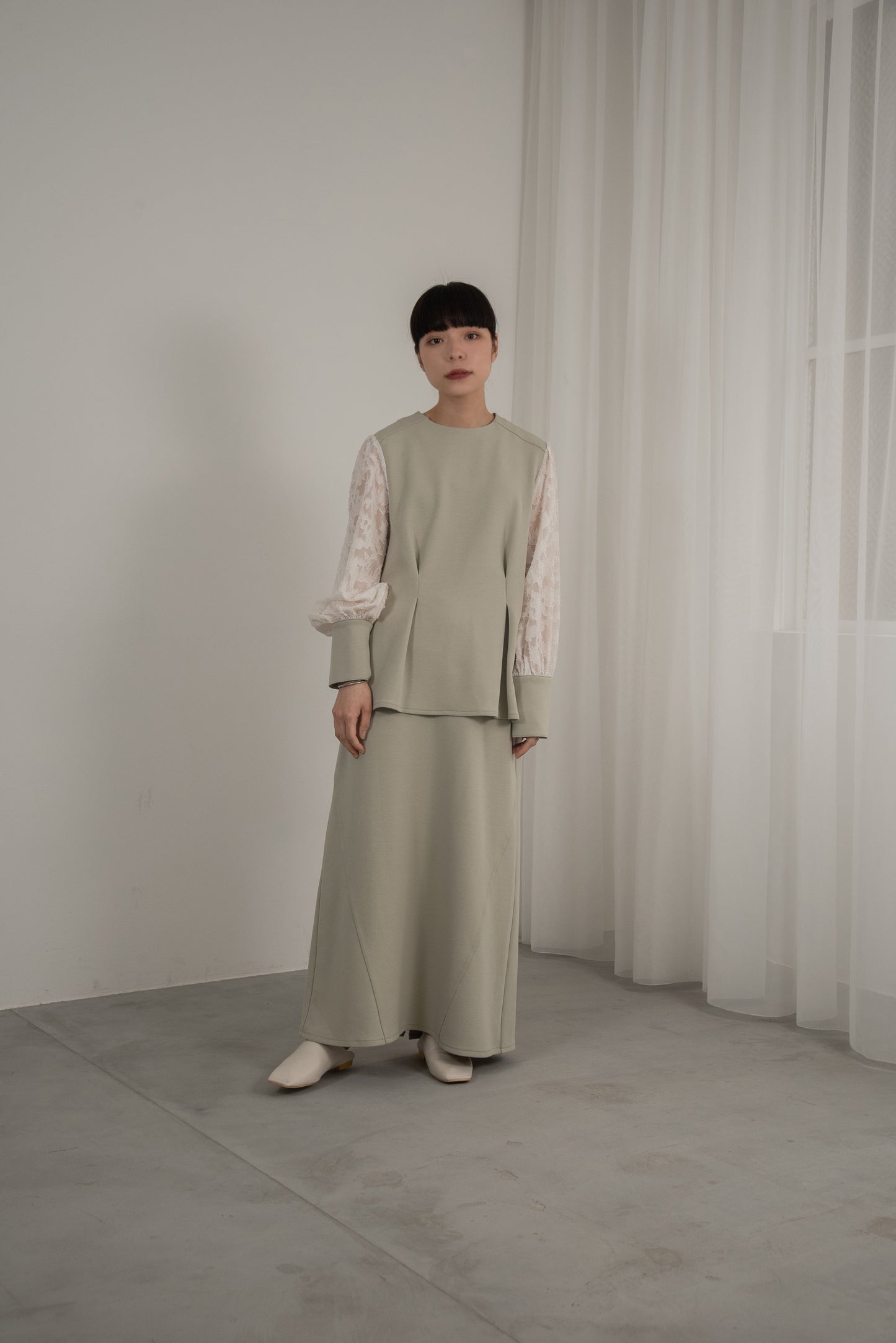 design line tuck flare skirt