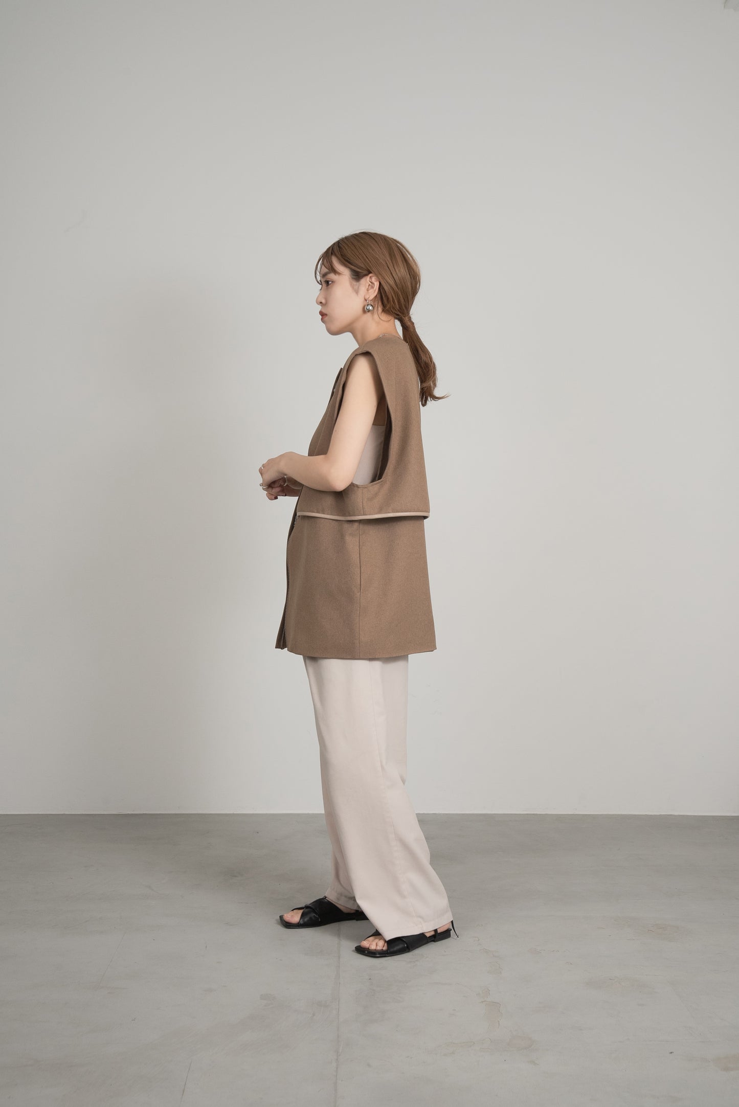 leather piping yoke vest
