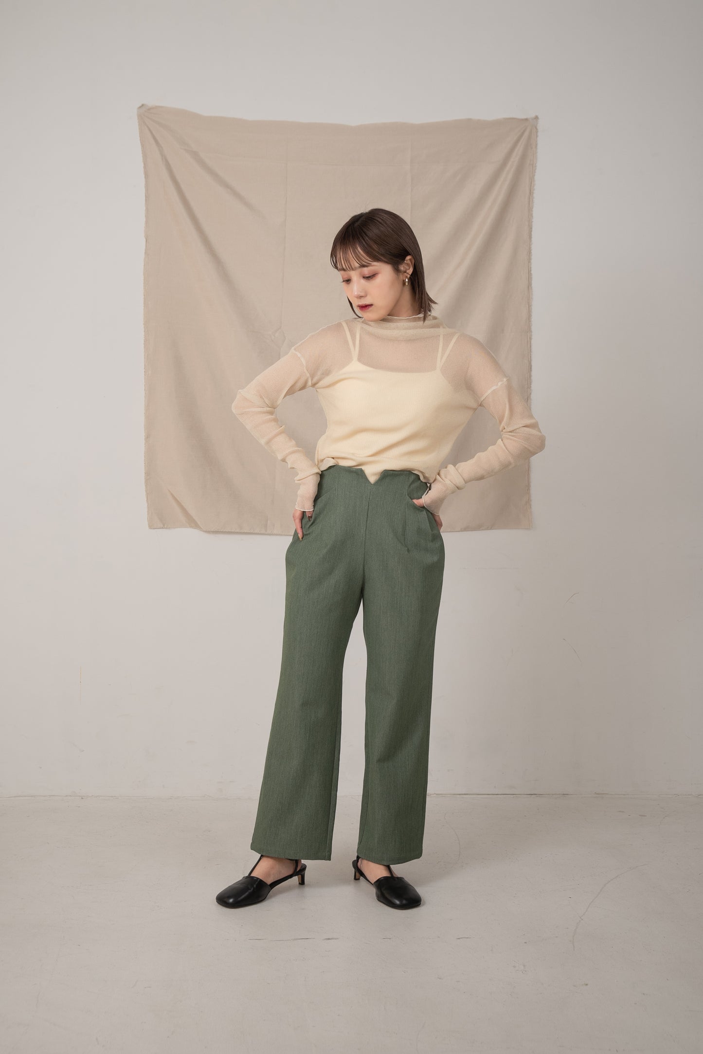 pocket tuck tapered pants