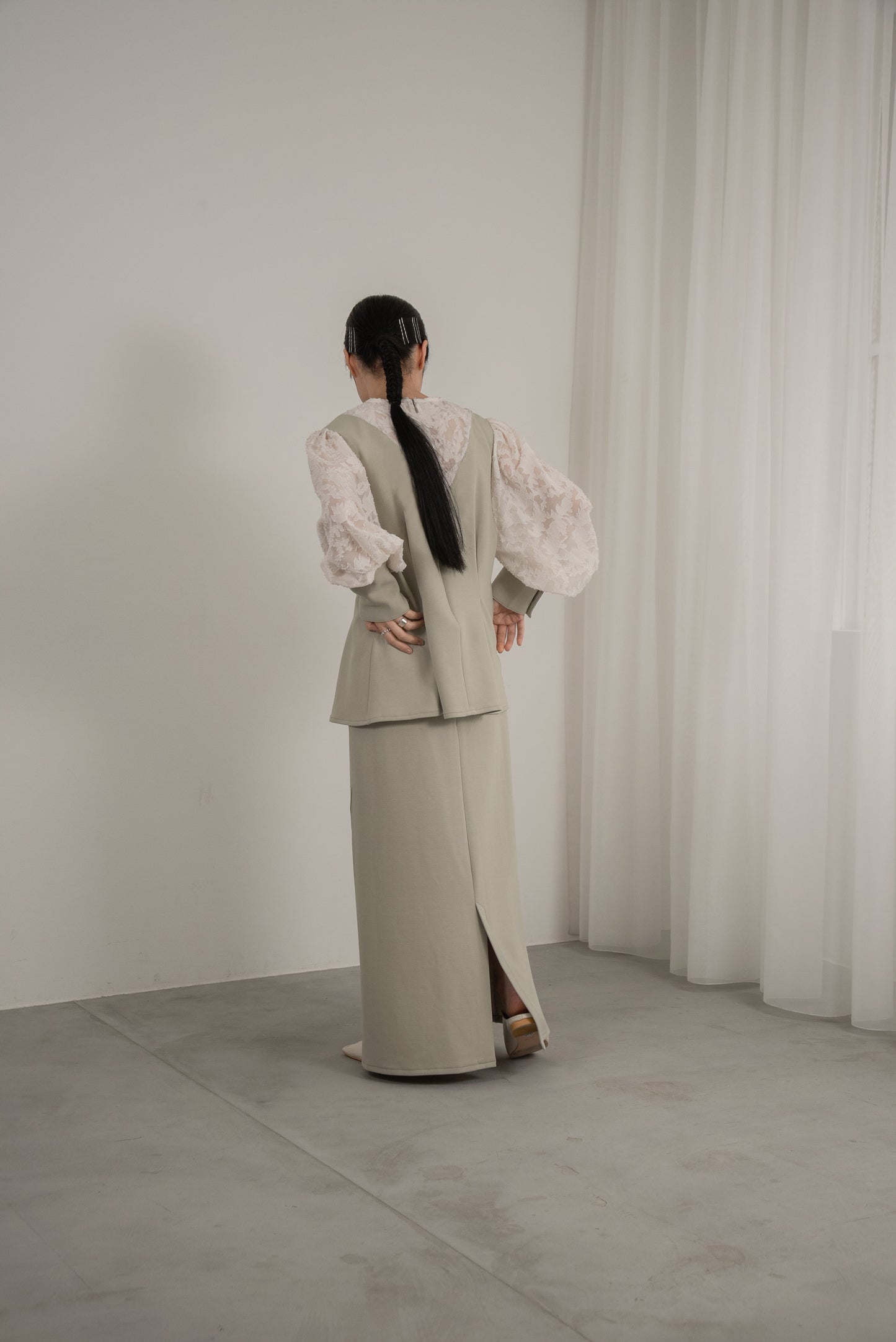 design line tuck flare skirt