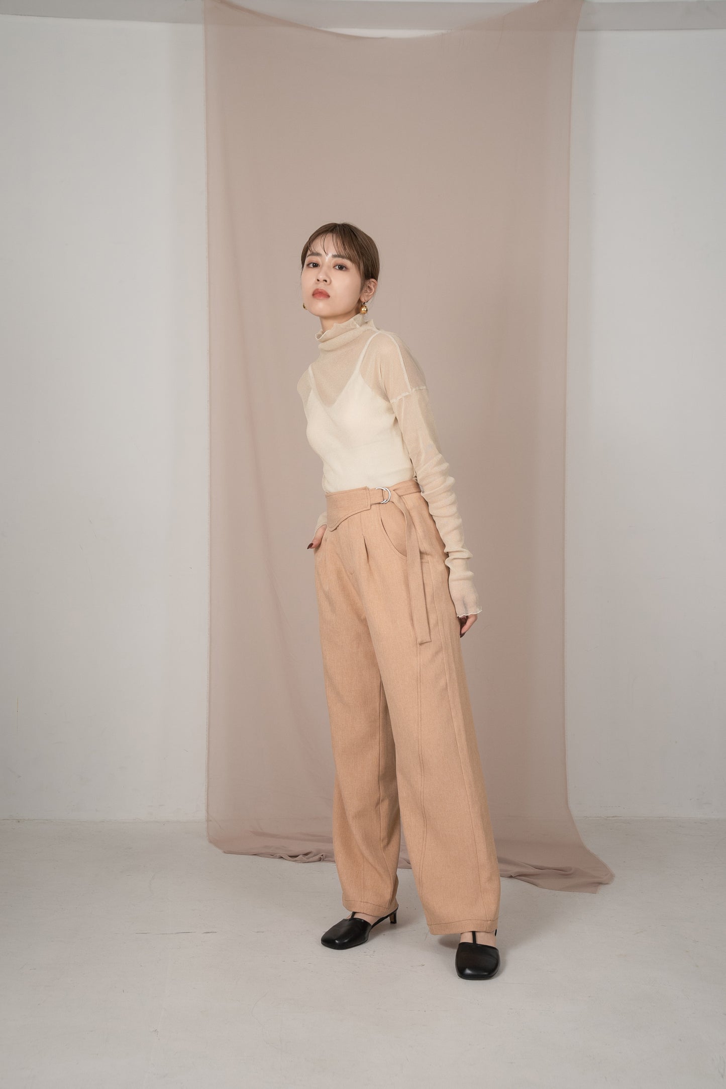 nuance belt straight pants