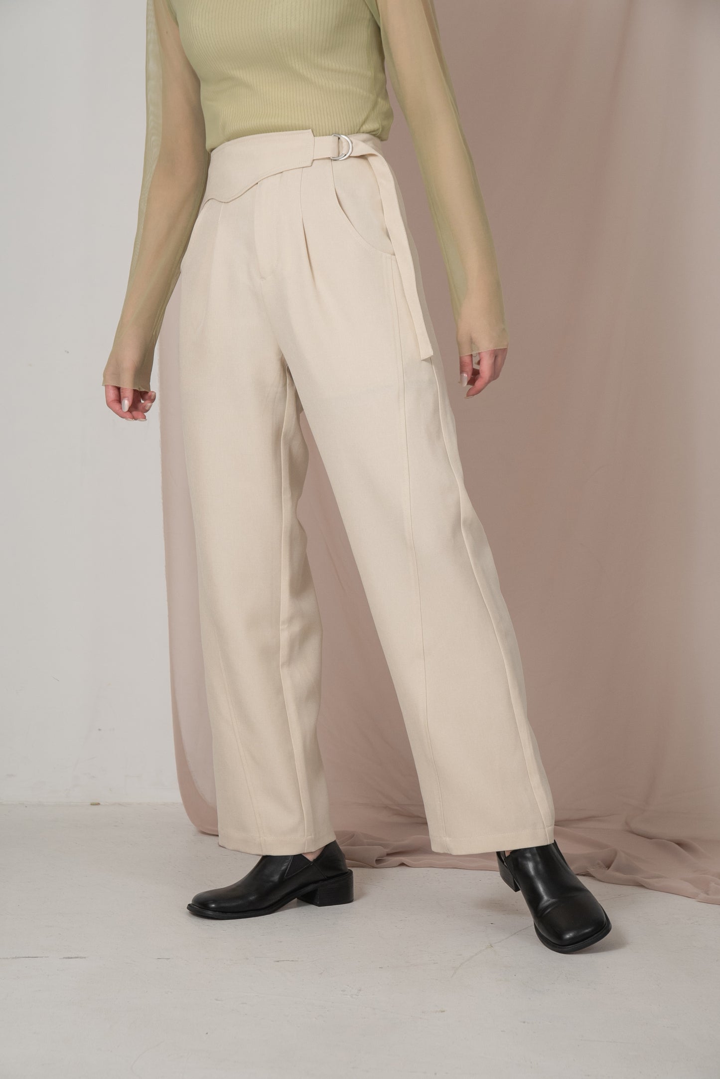 nuance belt straight pants