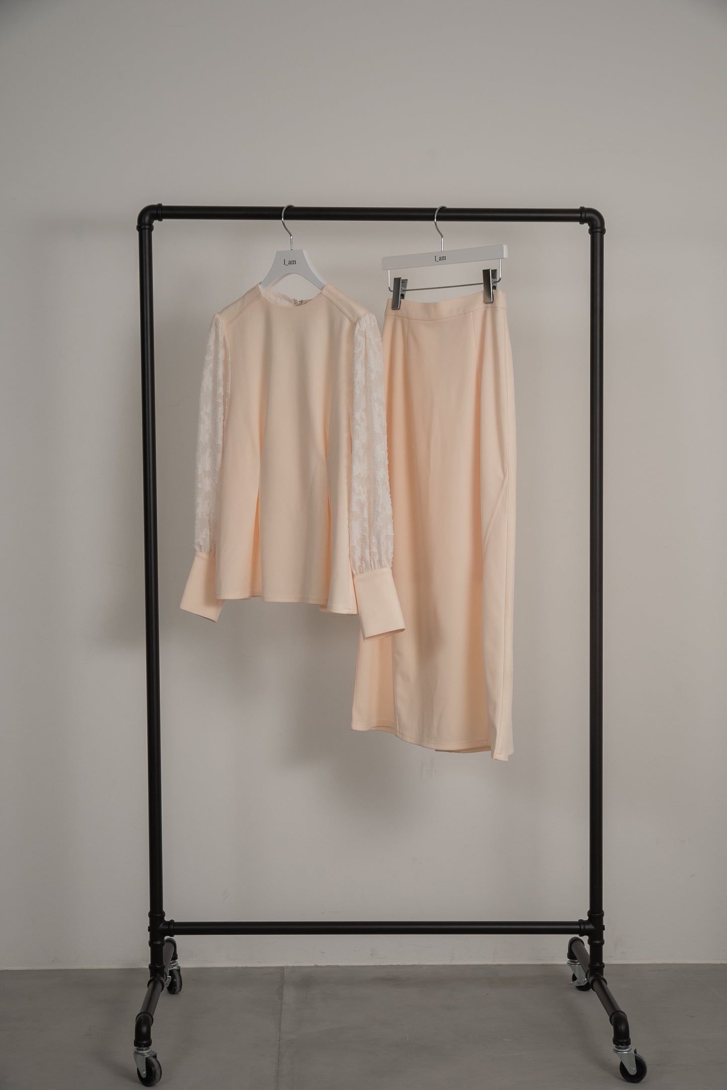 design line tuck flare skirt