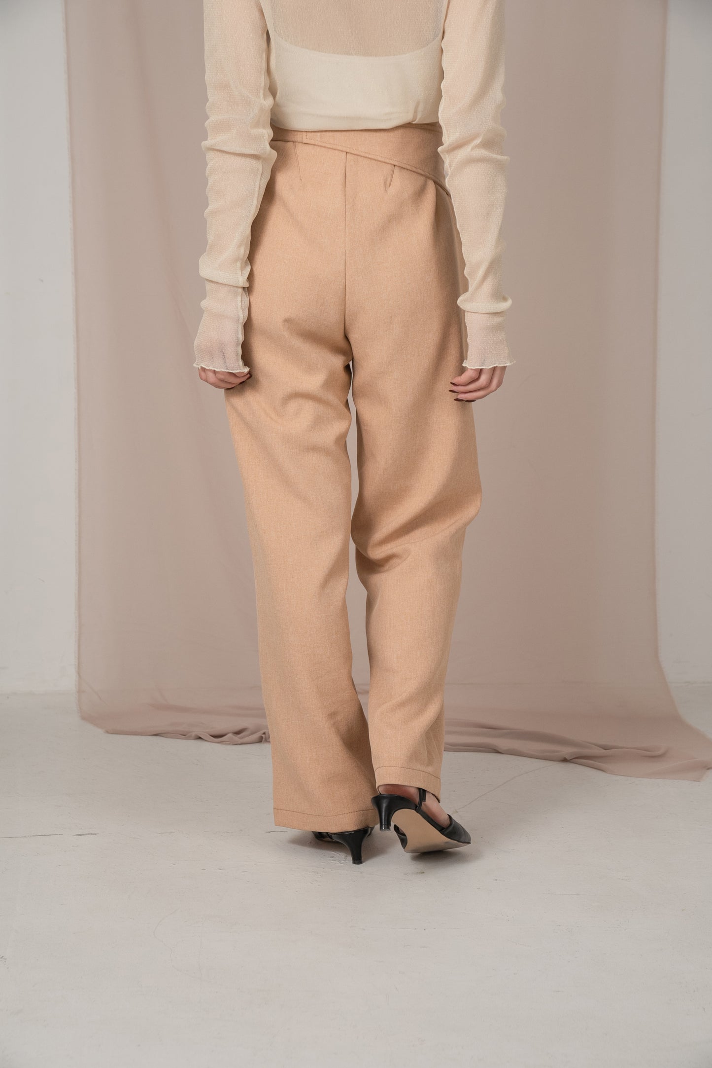 nuance belt straight pants
