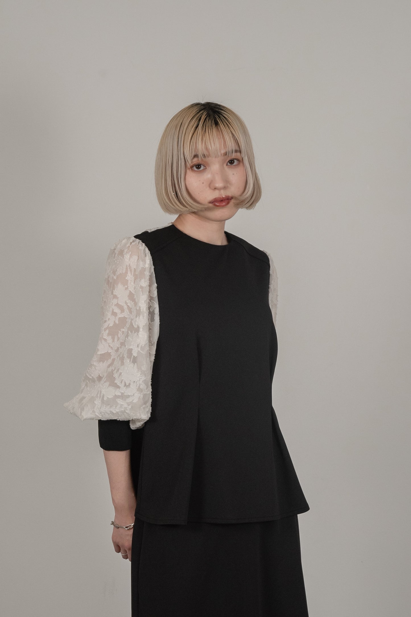 jacquard lace volume sleeve tuck blouse