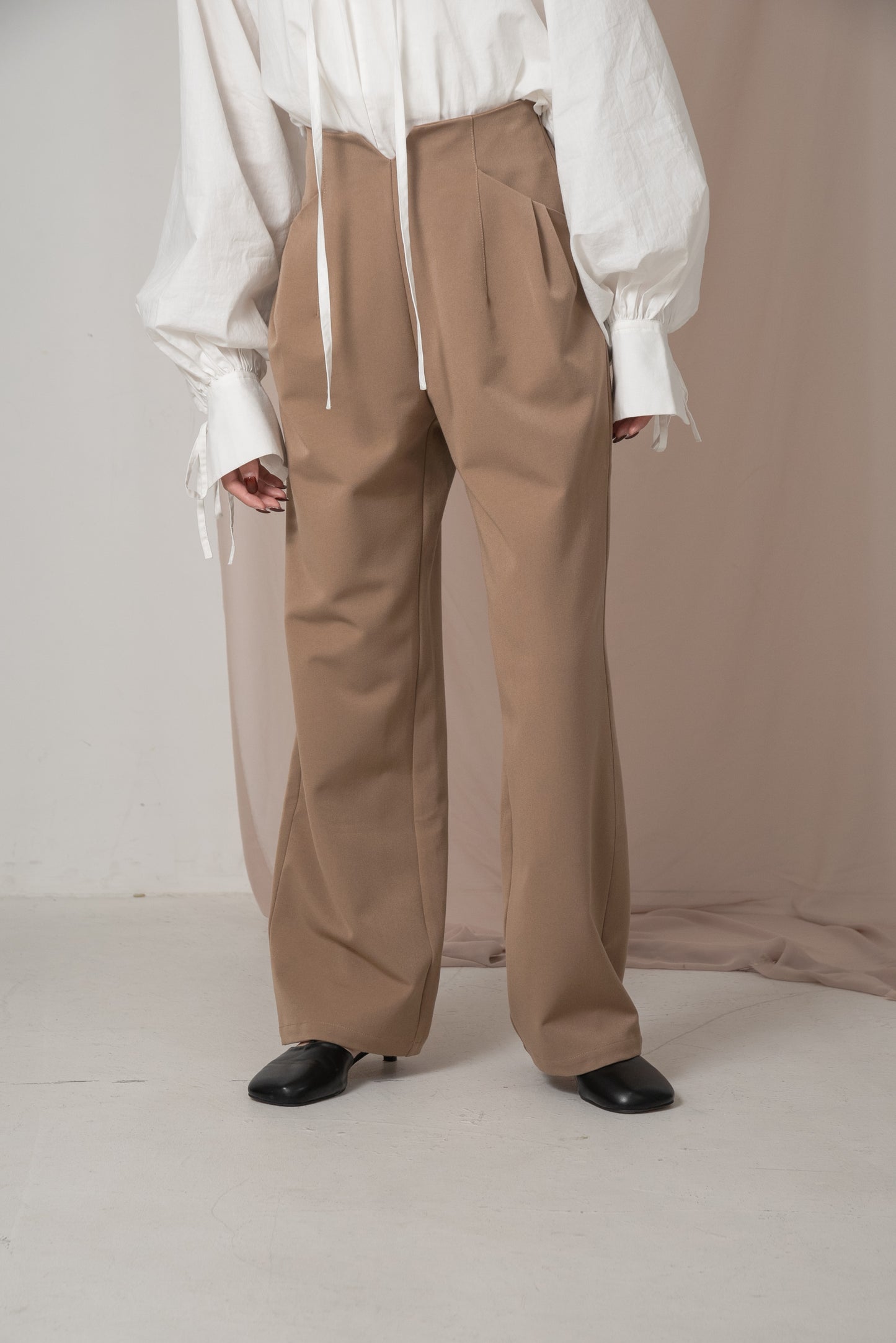 pocket tuck tapered pants