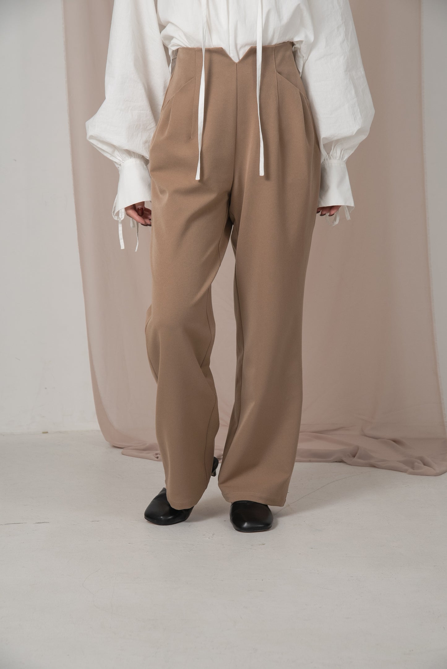 pocket tuck tapered pants