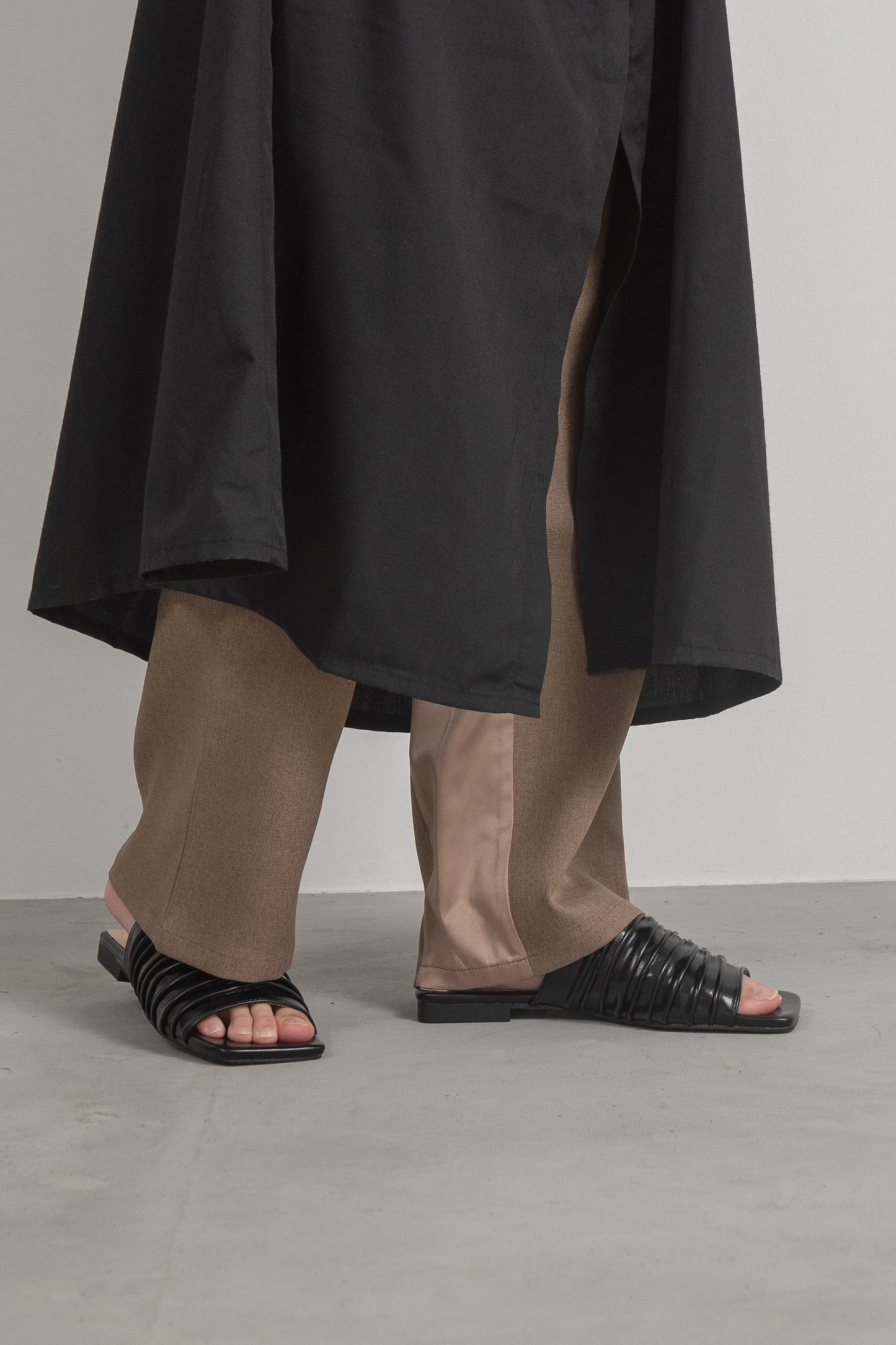 gather flat mule