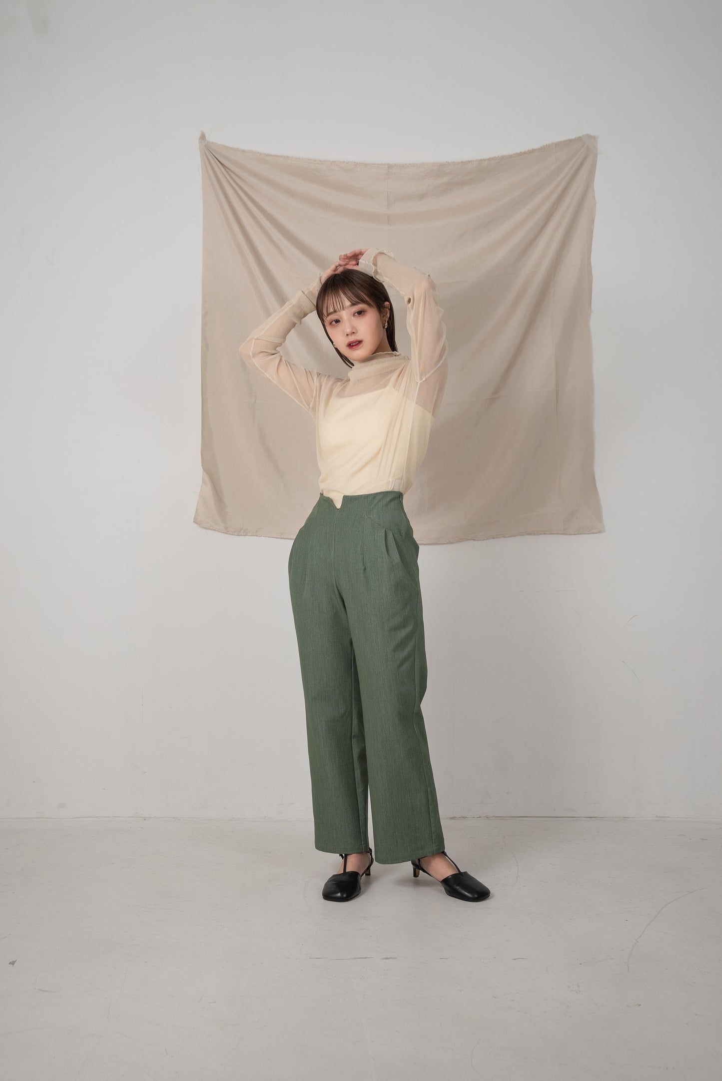 pocket tuck tapered pants